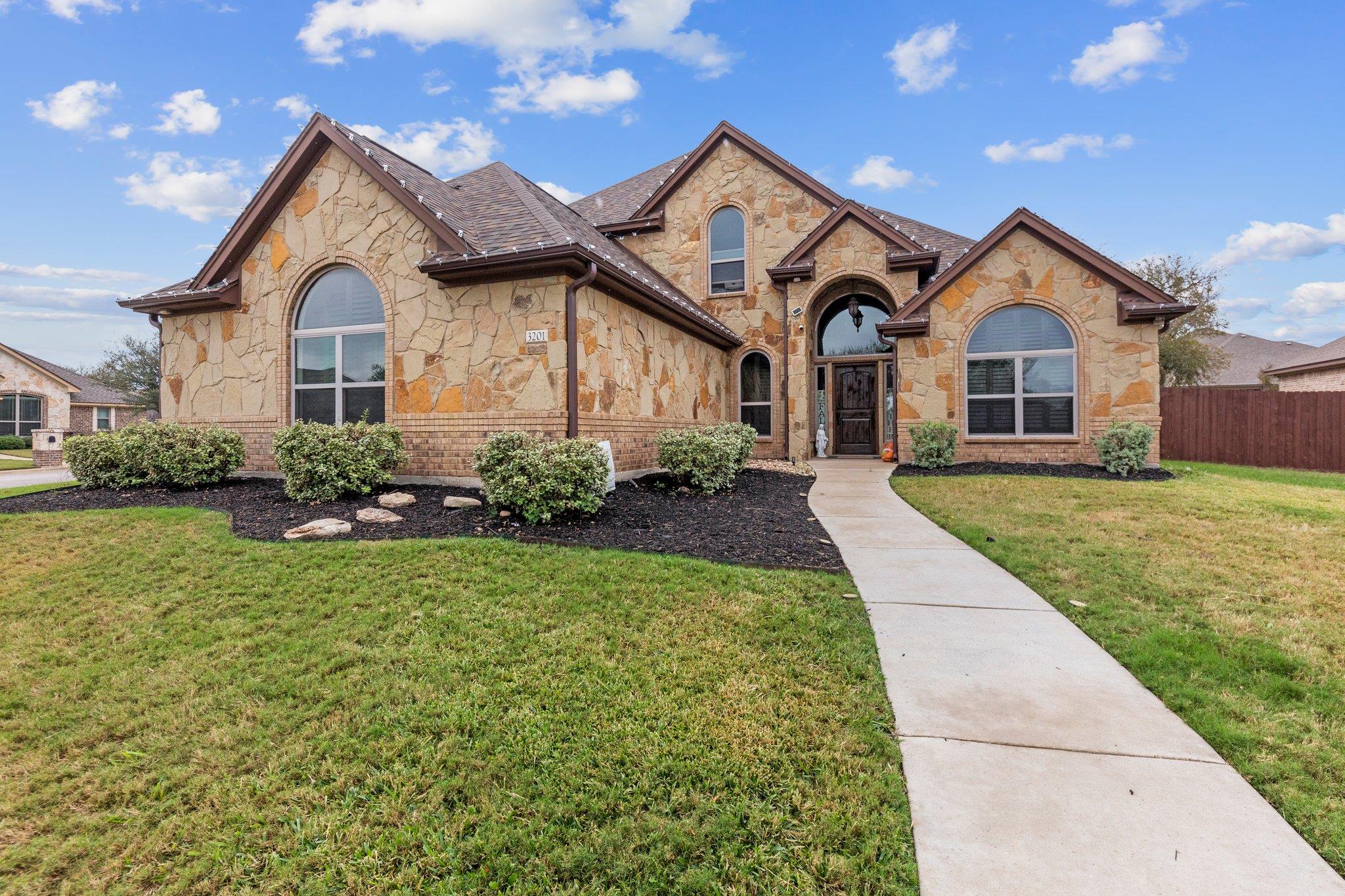 3201 Twin Ridge Dr Property Photo