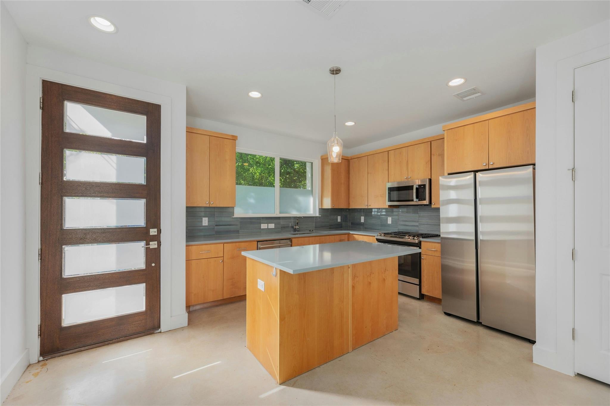 1114 Walton Ln #b Property Photo 5