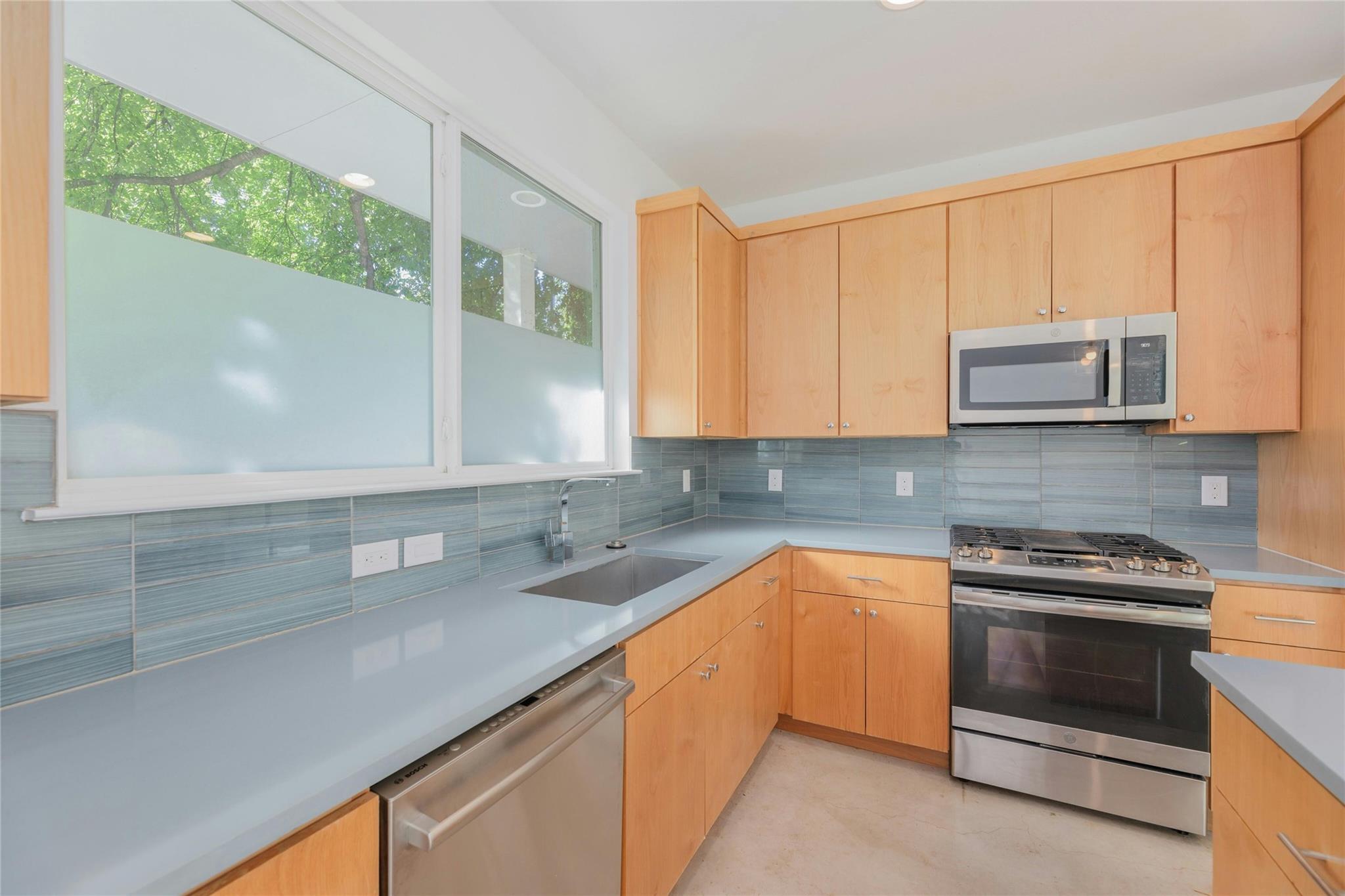 1114 Walton Ln #b Property Photo 9