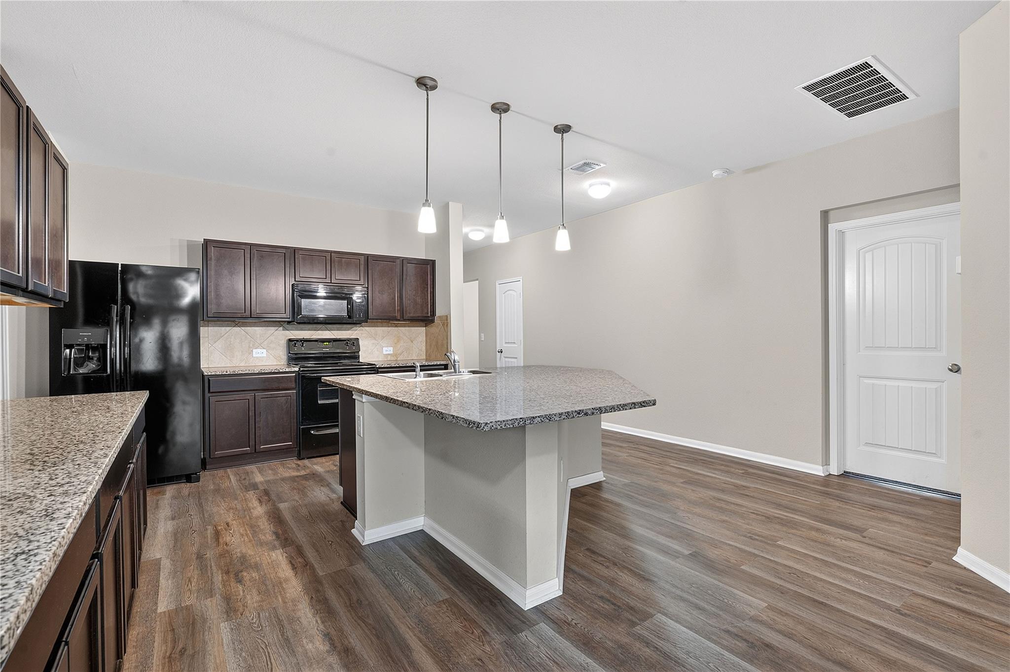 11820 Jamie Dr Property Photo 3