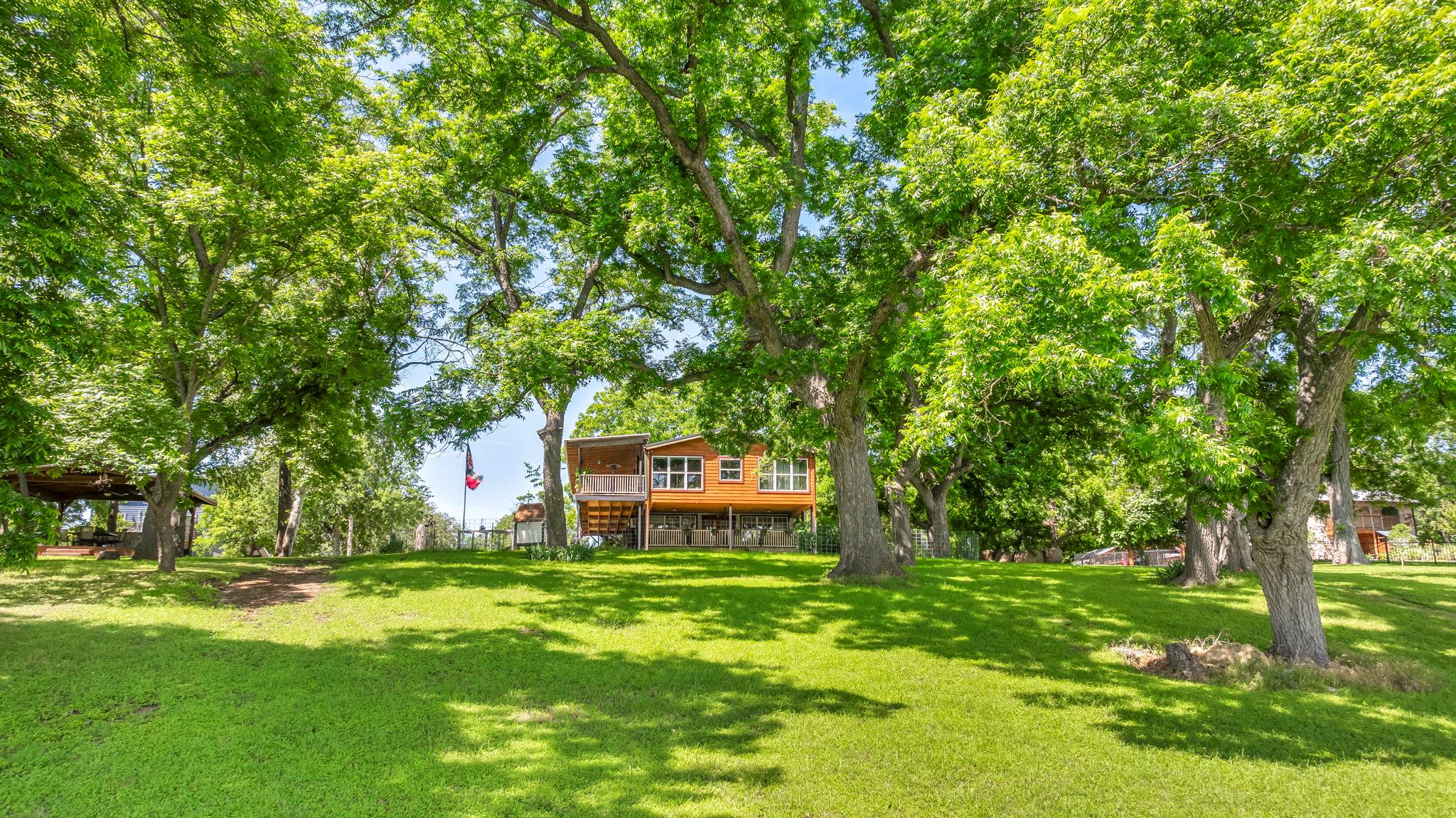 3715 Lakeview Dr Property Photo
