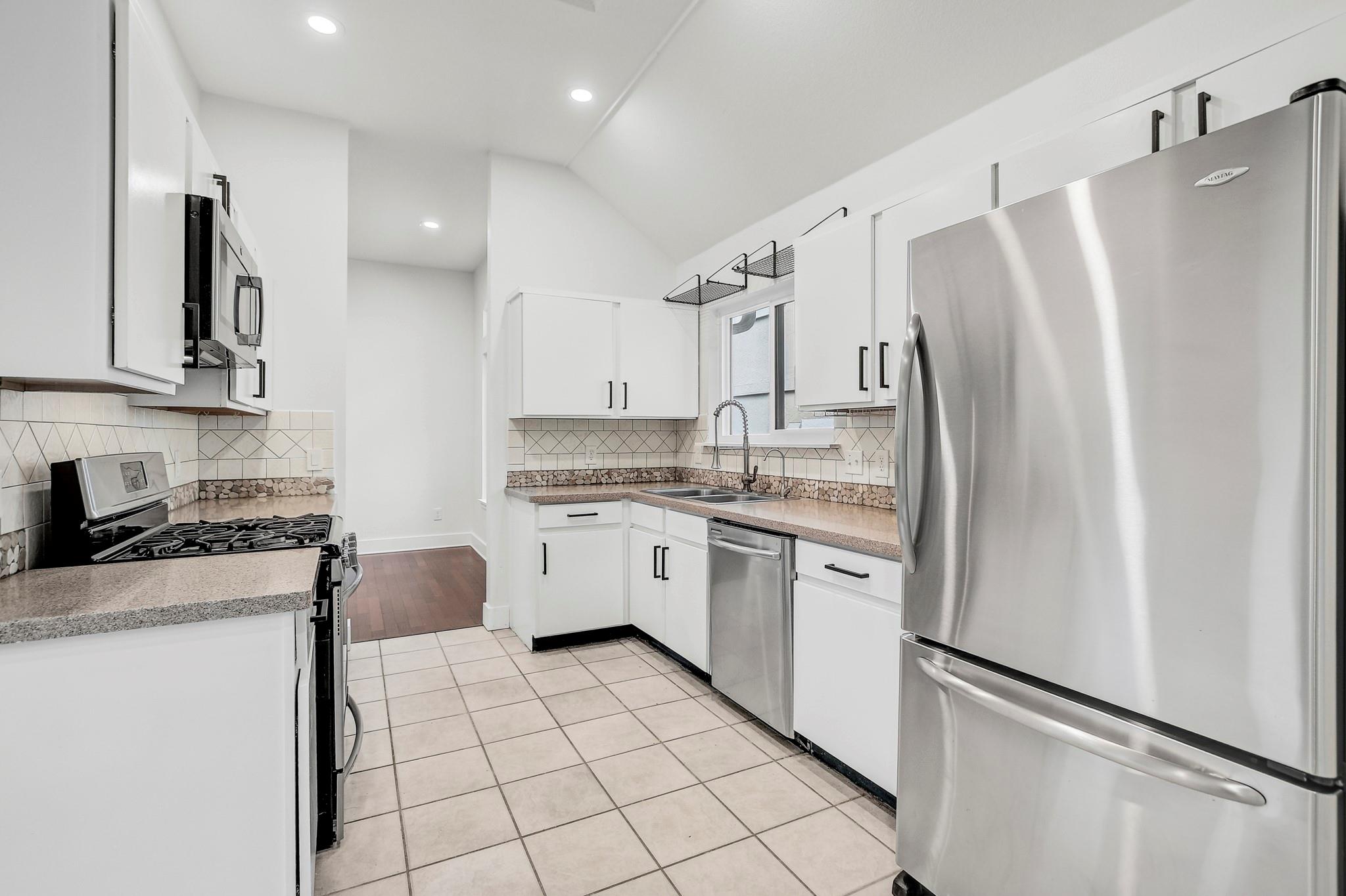 1813 Rosenborough Ln N Property Photo 13