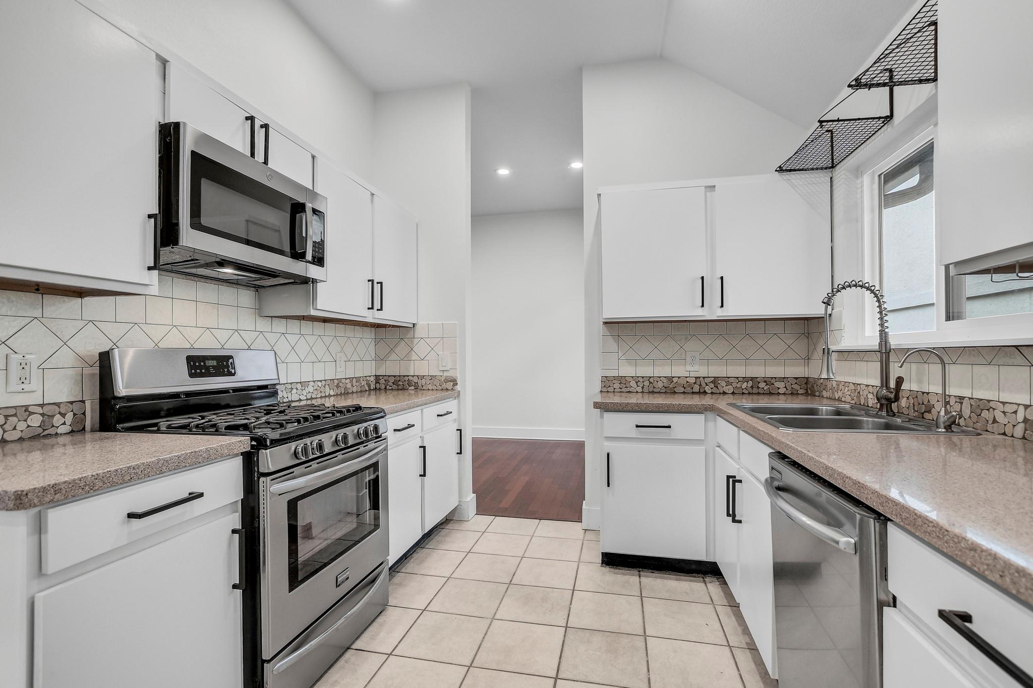 1813 Rosenborough Ln N Property Photo 15