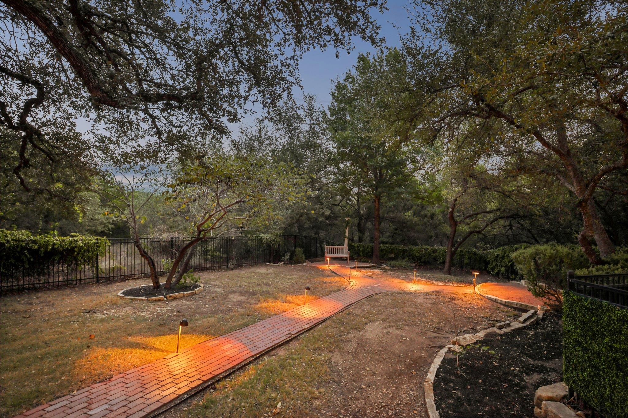 11400 Woodland Hills Trl Property Photo 4