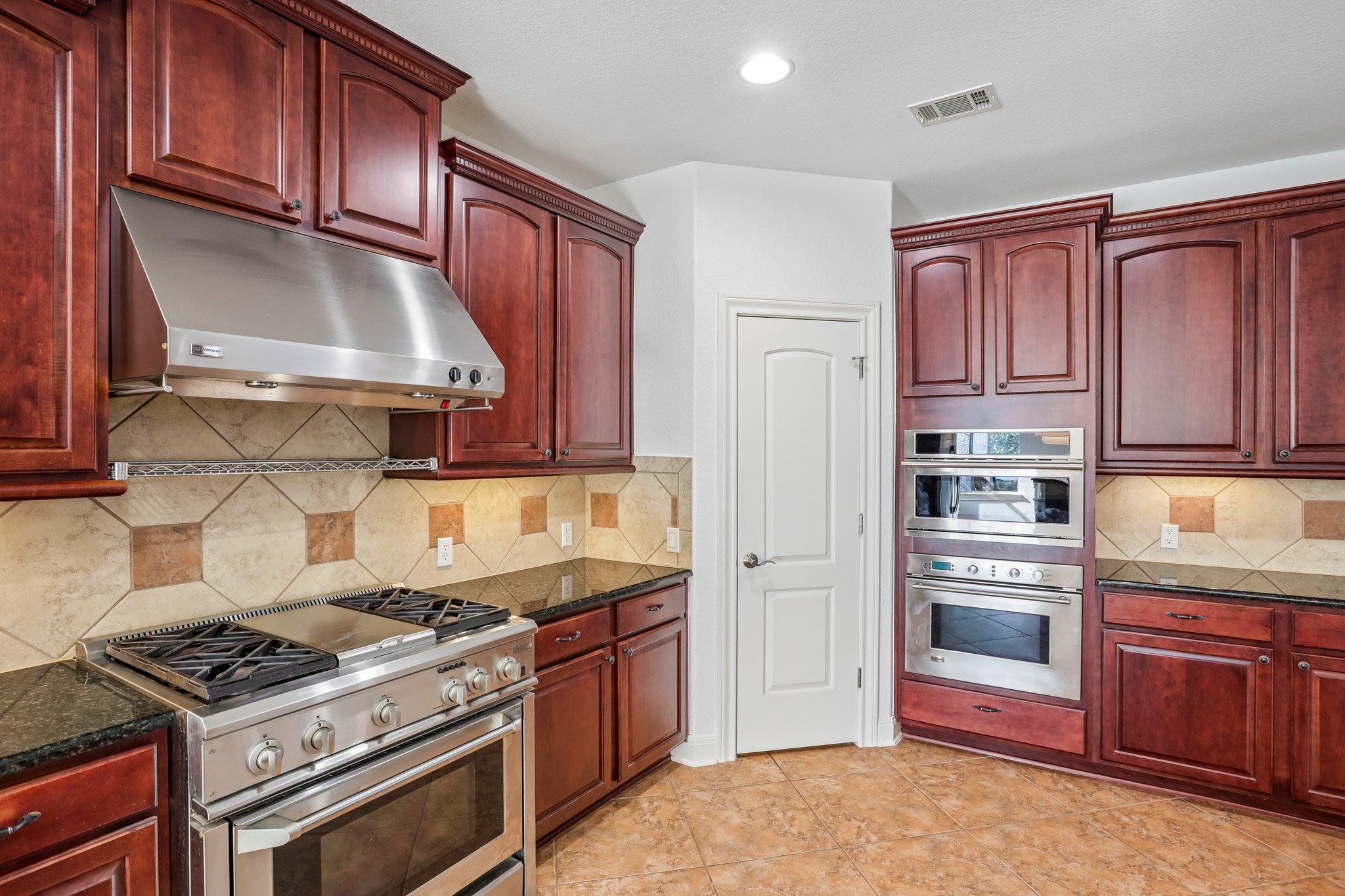 11400 Woodland Hills Trl Property Photo 11