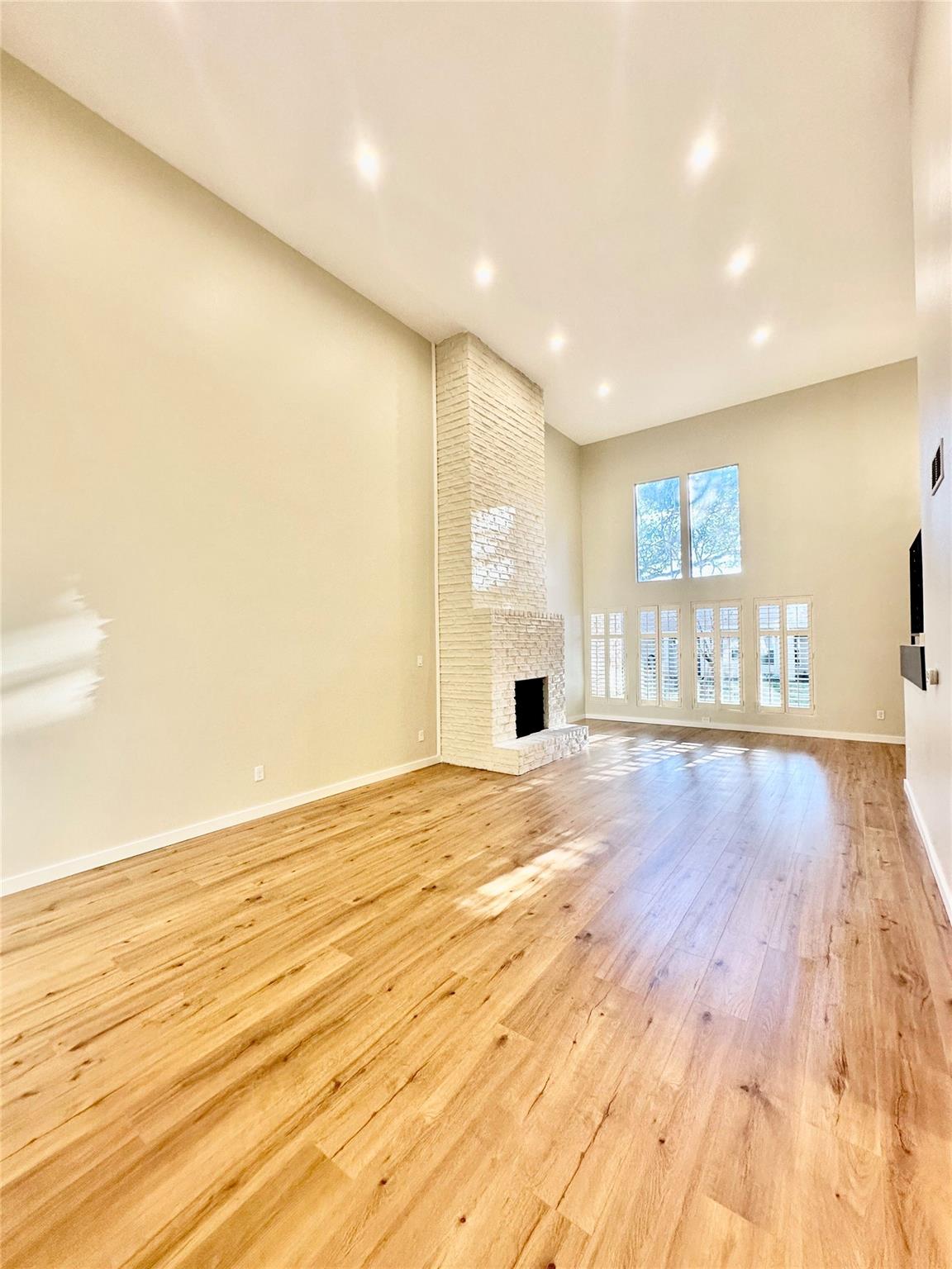 8111 Middle Ct Property Photo 6