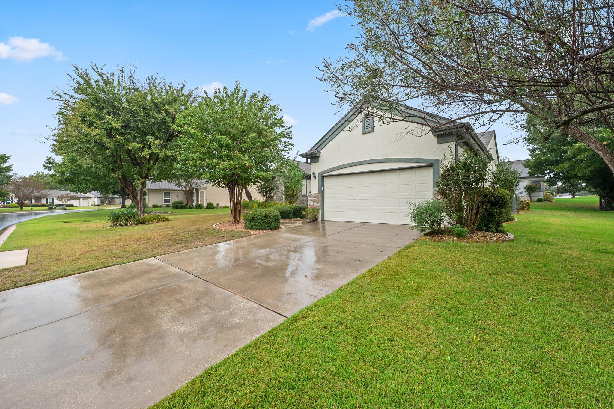305 Rio Grande Loop Property Photo 3