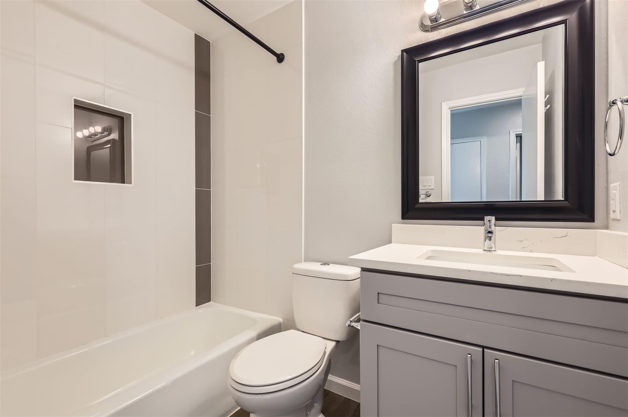9201 Sedgemoor Trl #b Property Photo 6