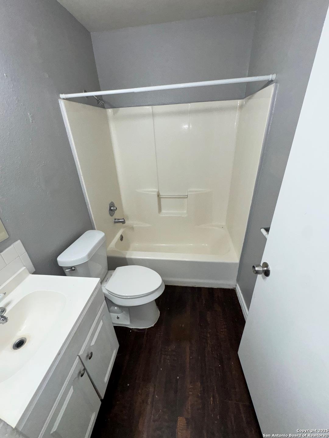 830 W Hutchins Pl #11 Property Photo 5