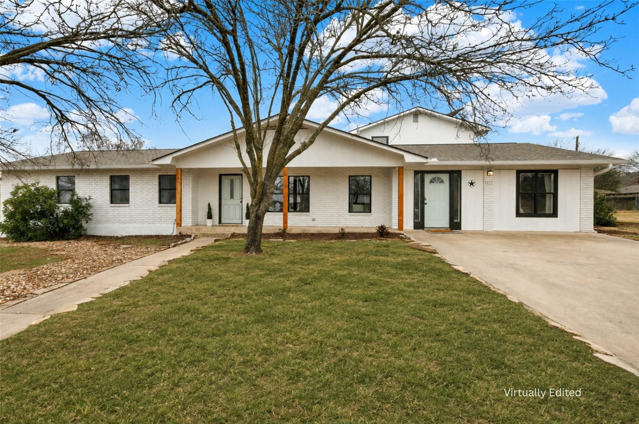 217 W Driftwood Dr Property Photo 1