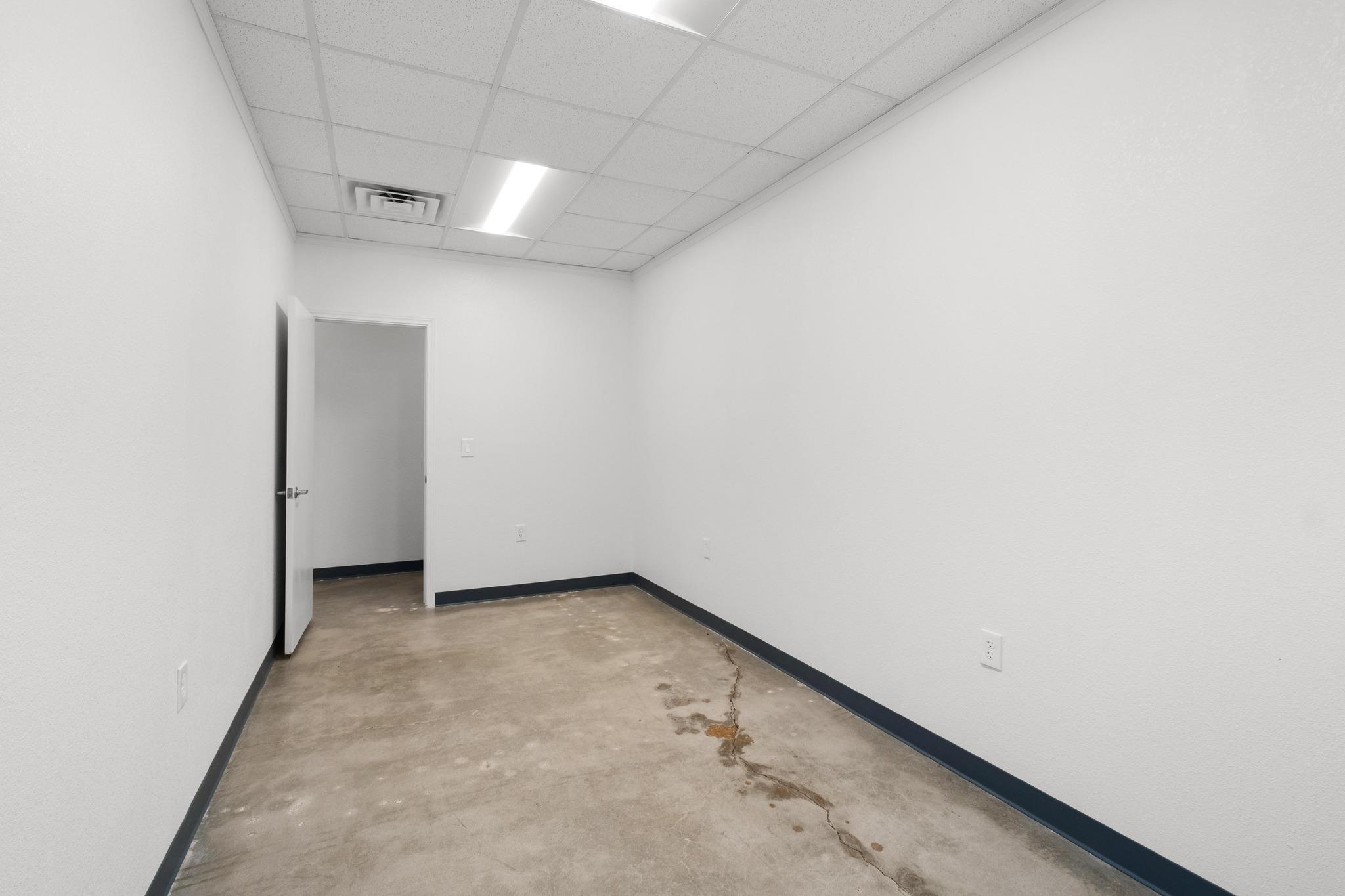 2312 Western Trails Blvd #d-402 Property Photo 10
