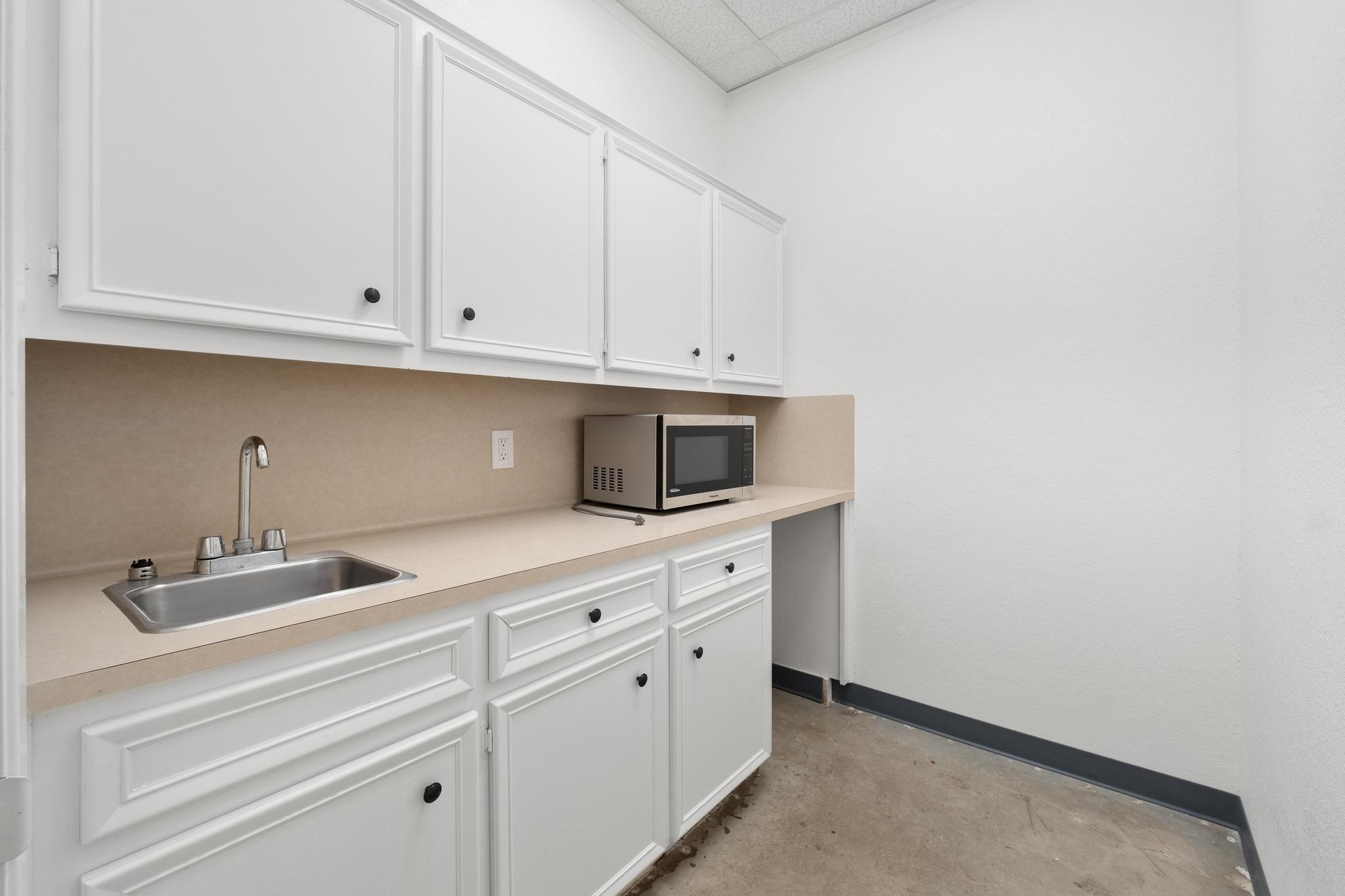 2312 Western Trails Blvd #d-402 Property Photo 11