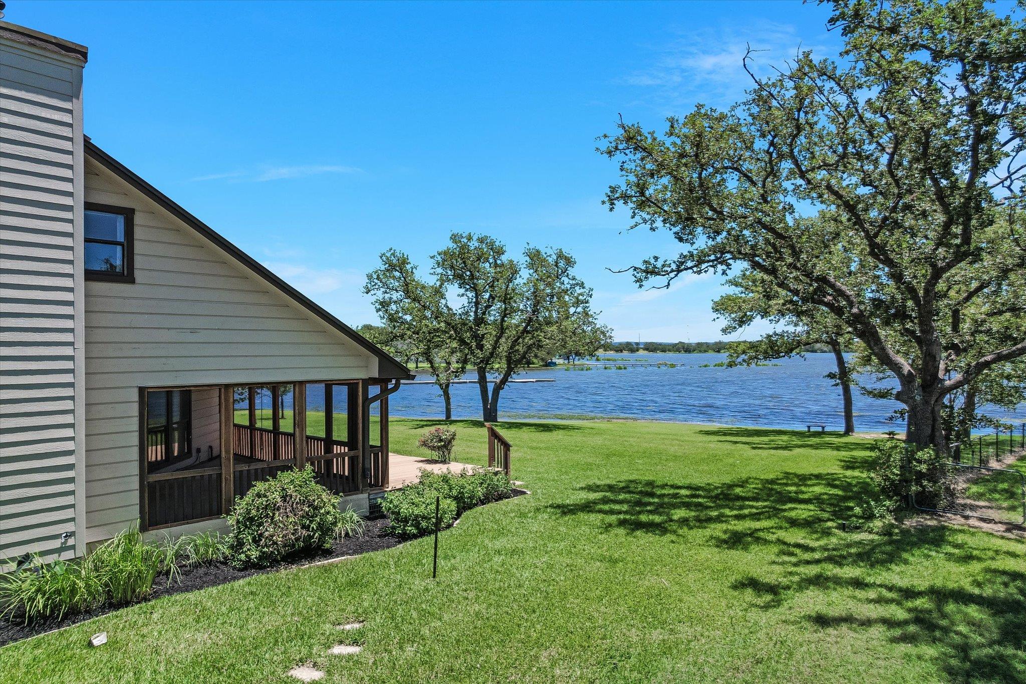 106 Agarita Dr Property Photo 1