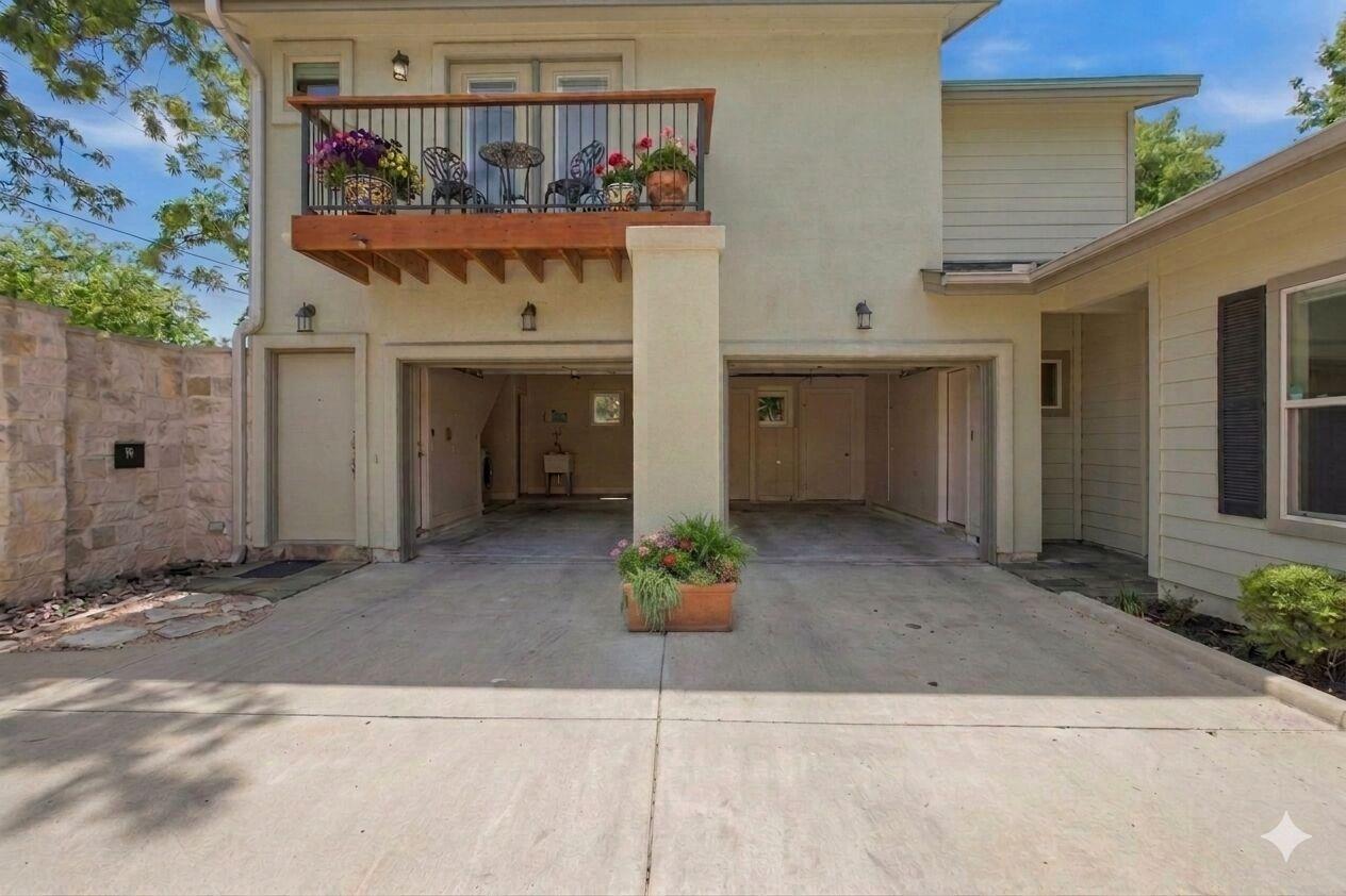1315 W Anderson Ln #b Property Photo 4