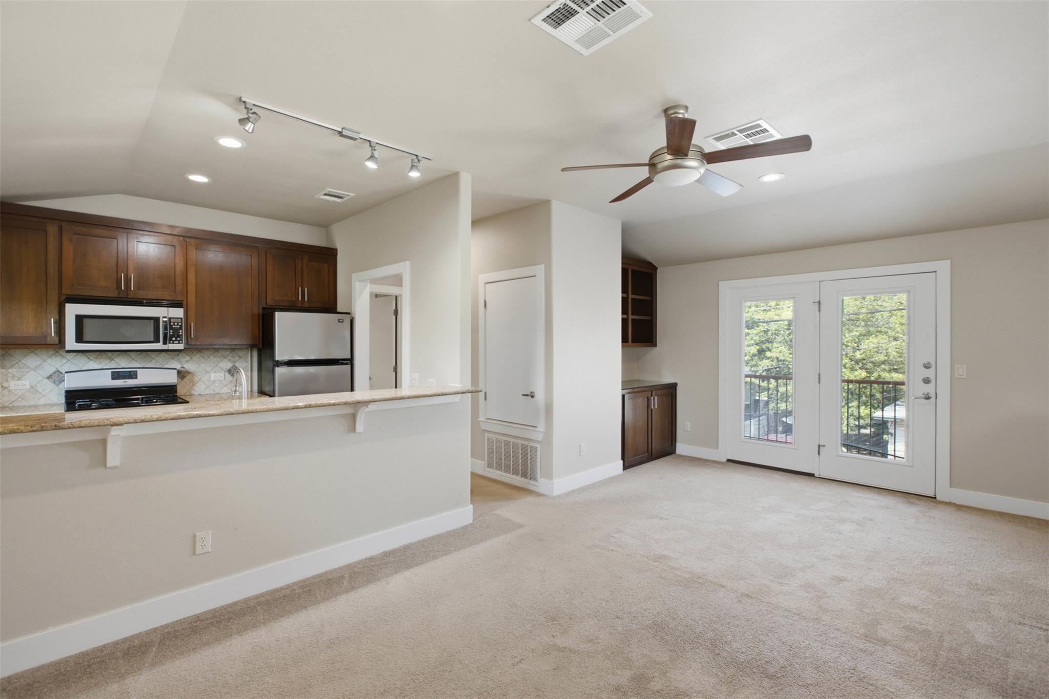 1315 W Anderson Ln #b Property Photo 7
