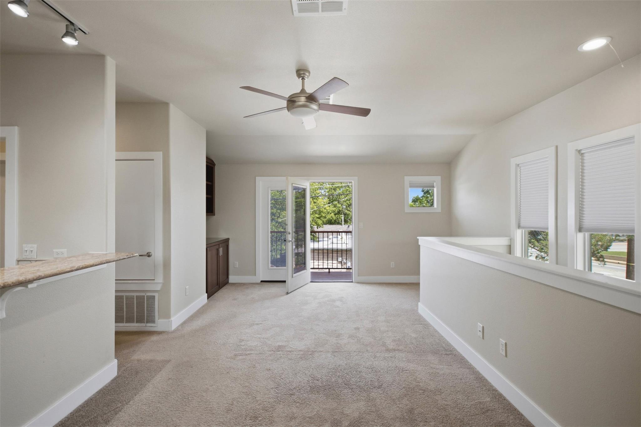 1315 W Anderson Ln #b Property Photo 8