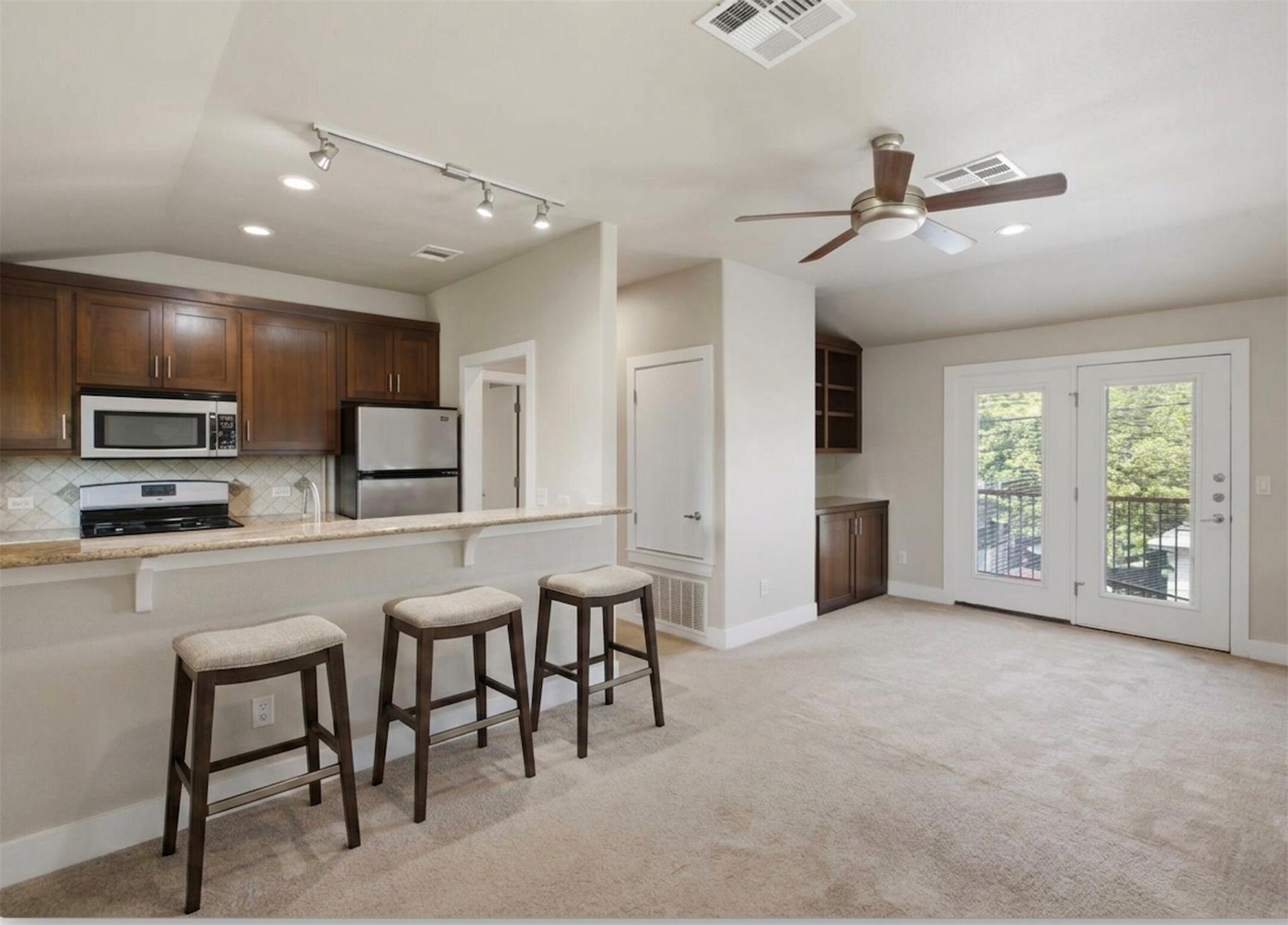 1315 W Anderson Ln #b Property Photo 14