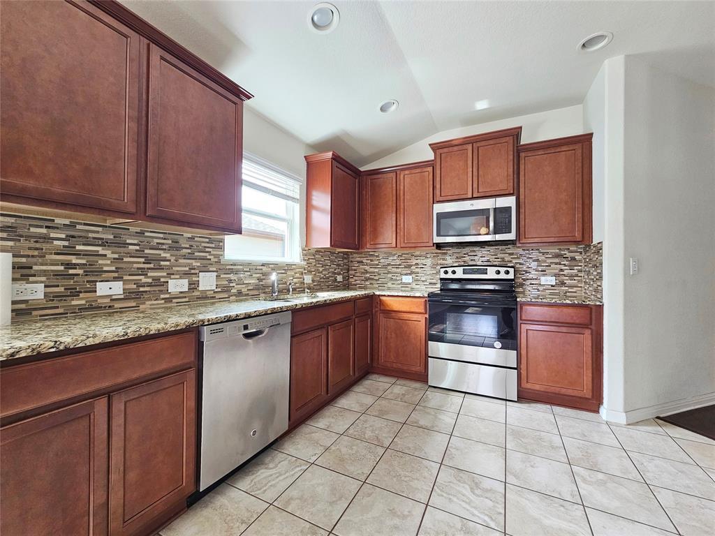 18205 Bandelier Dr Property Photo 10