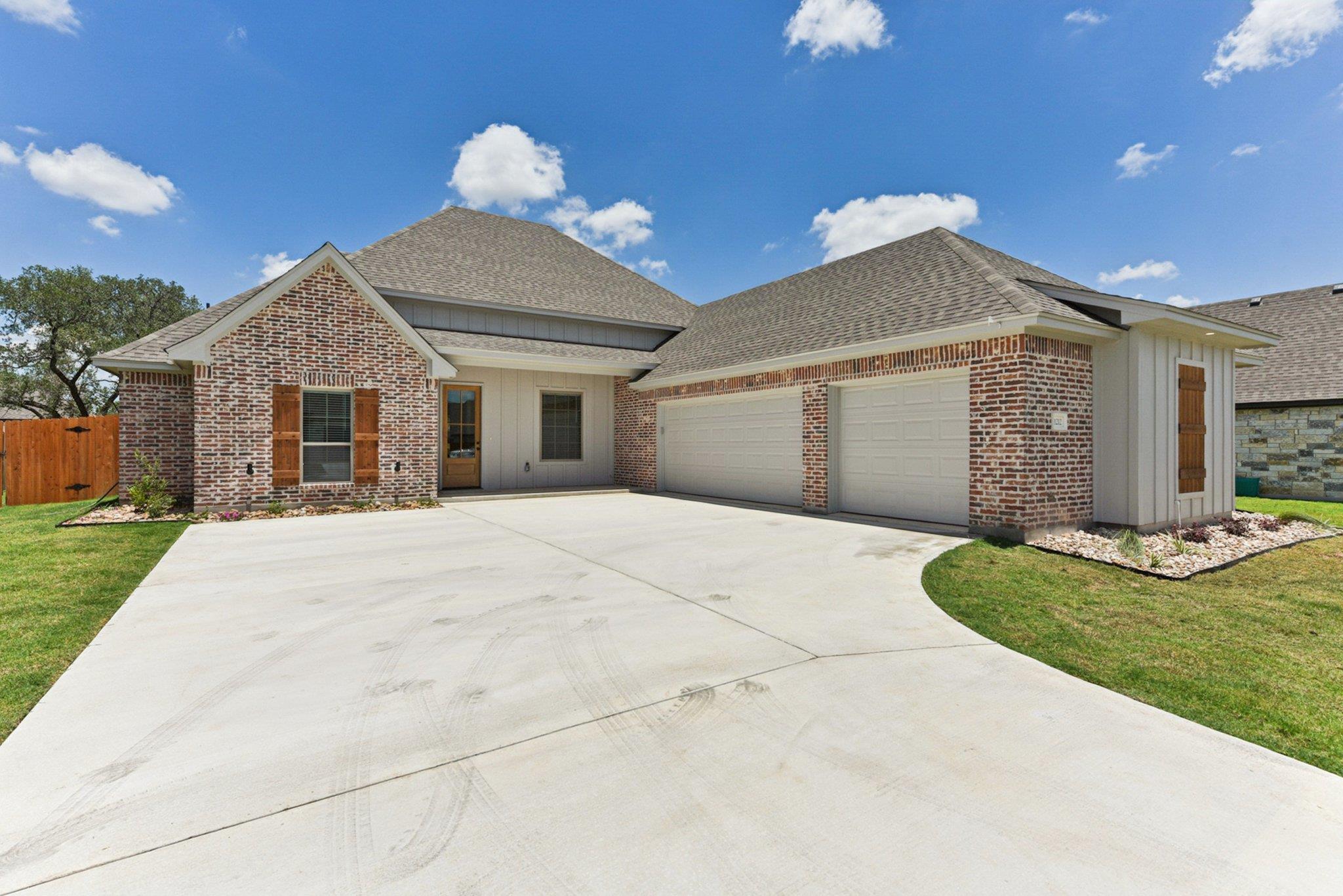 1212 Shirley Faye LN Property Photo 1
