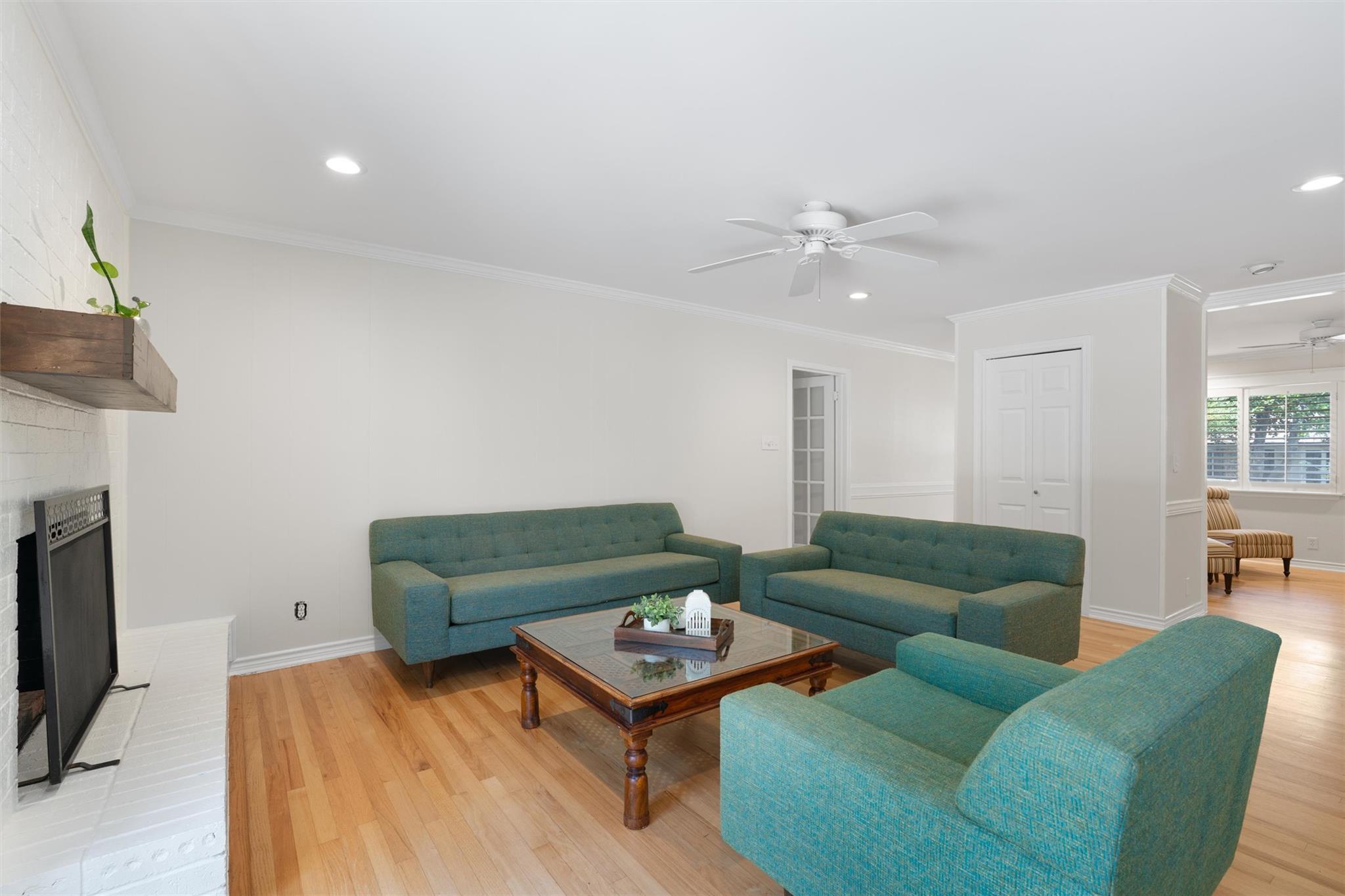 8605 Primrose Ln Property Photo 5