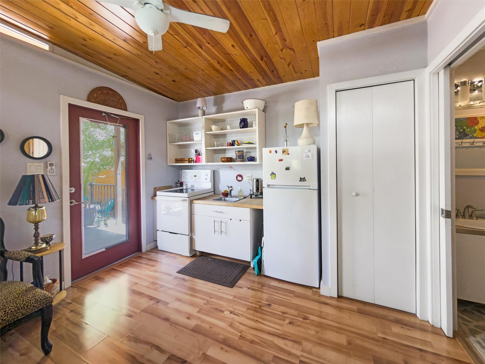 8605 Primrose Ln Property Photo 24