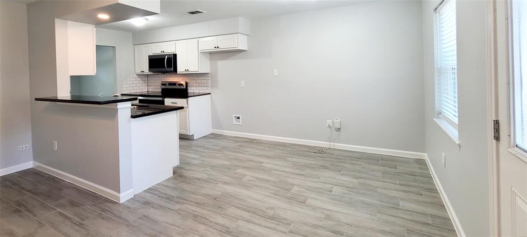 302 Tiegs St Property Photo 8