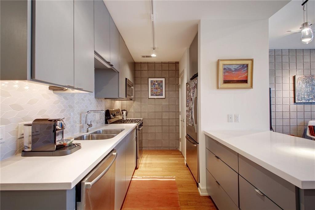 502 W 55th St #3 Property Photo 12