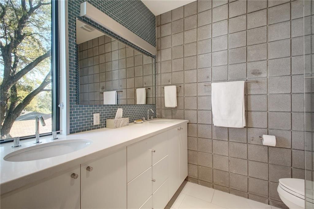 502 W 55th St #3 Property Photo 19