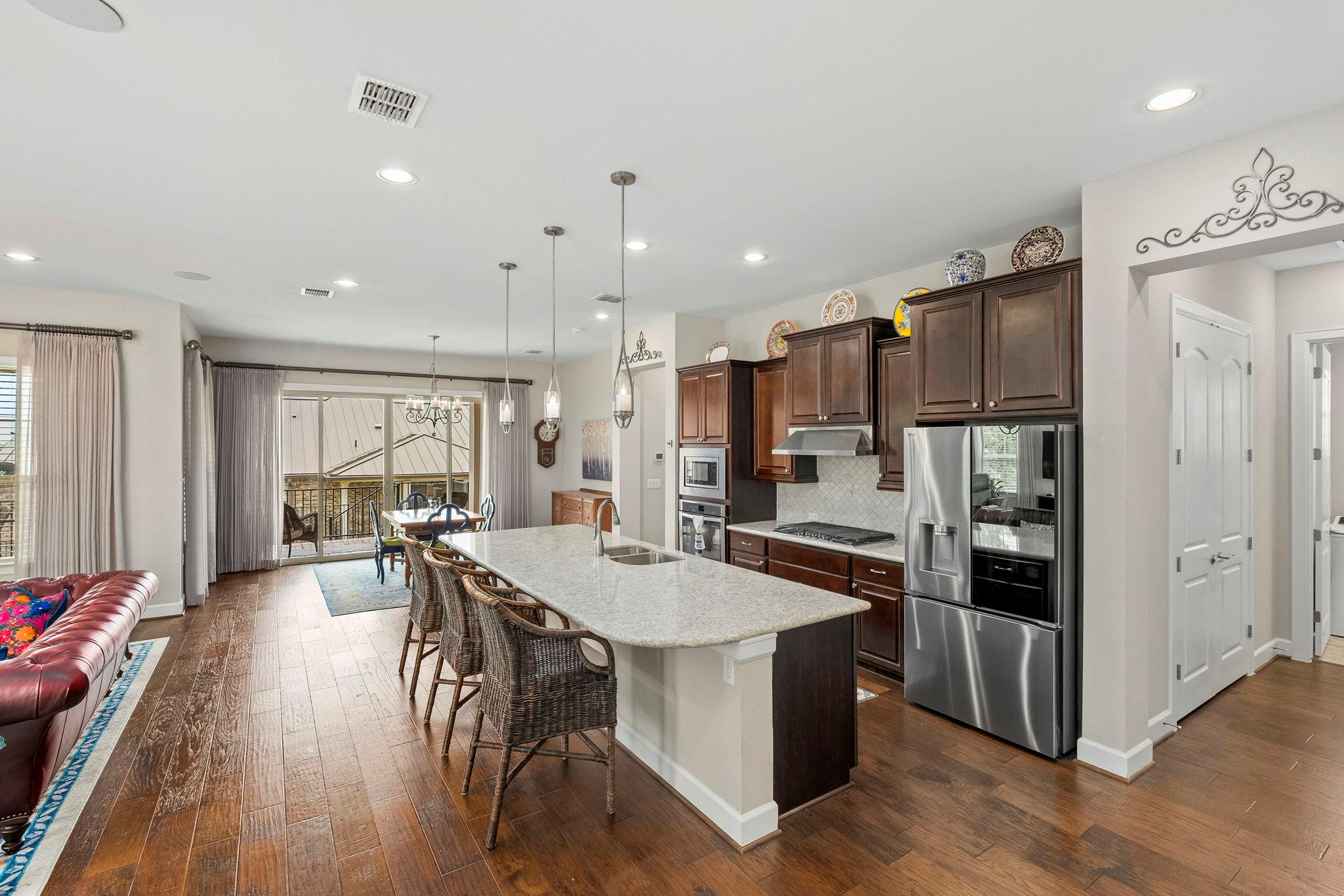 249 Hopping Peach St Property Photo 4