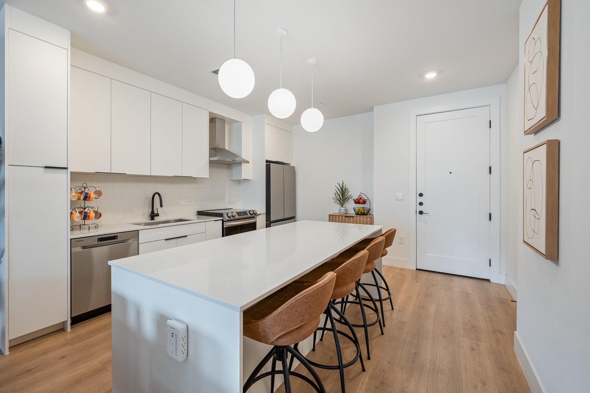 1701 Simond Ave #510 Property Photo 3