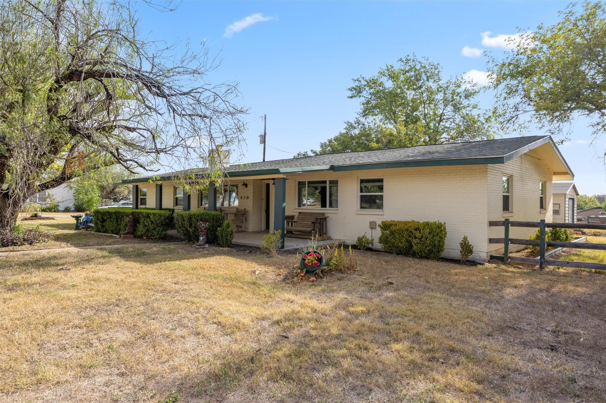 410 N Burnet St Property Photo 3