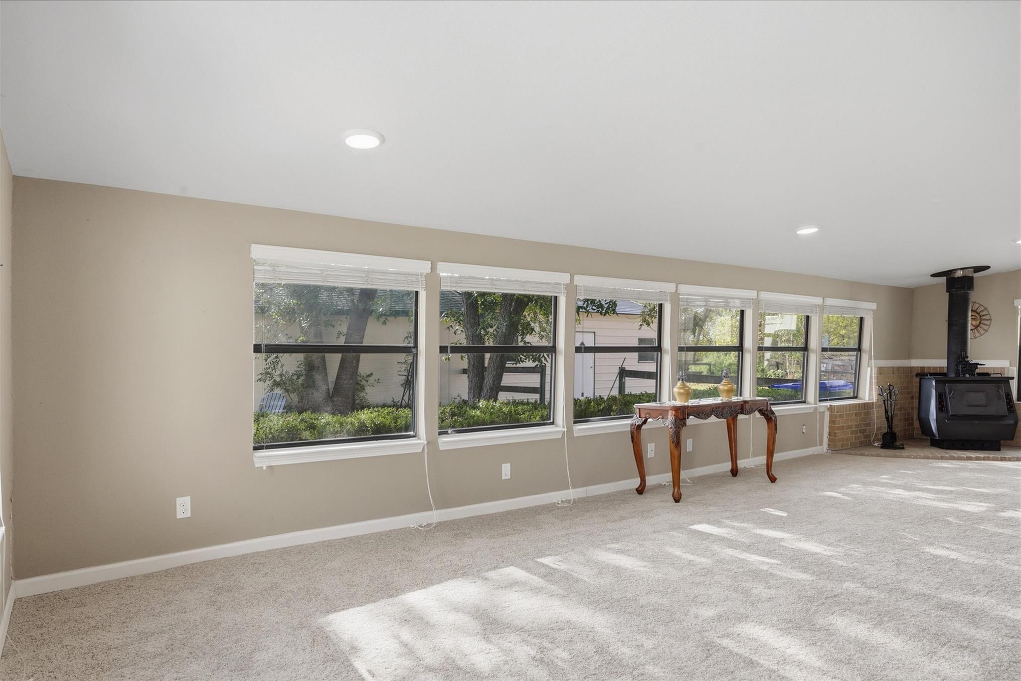 410 N Burnet St Property Photo 14