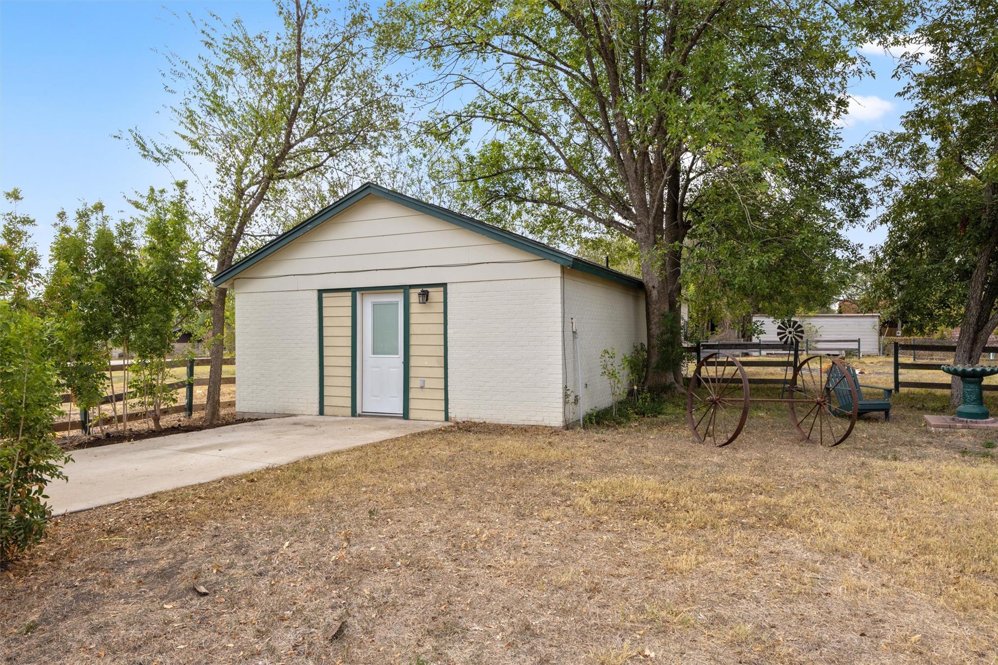 410 N Burnet St Property Photo 23