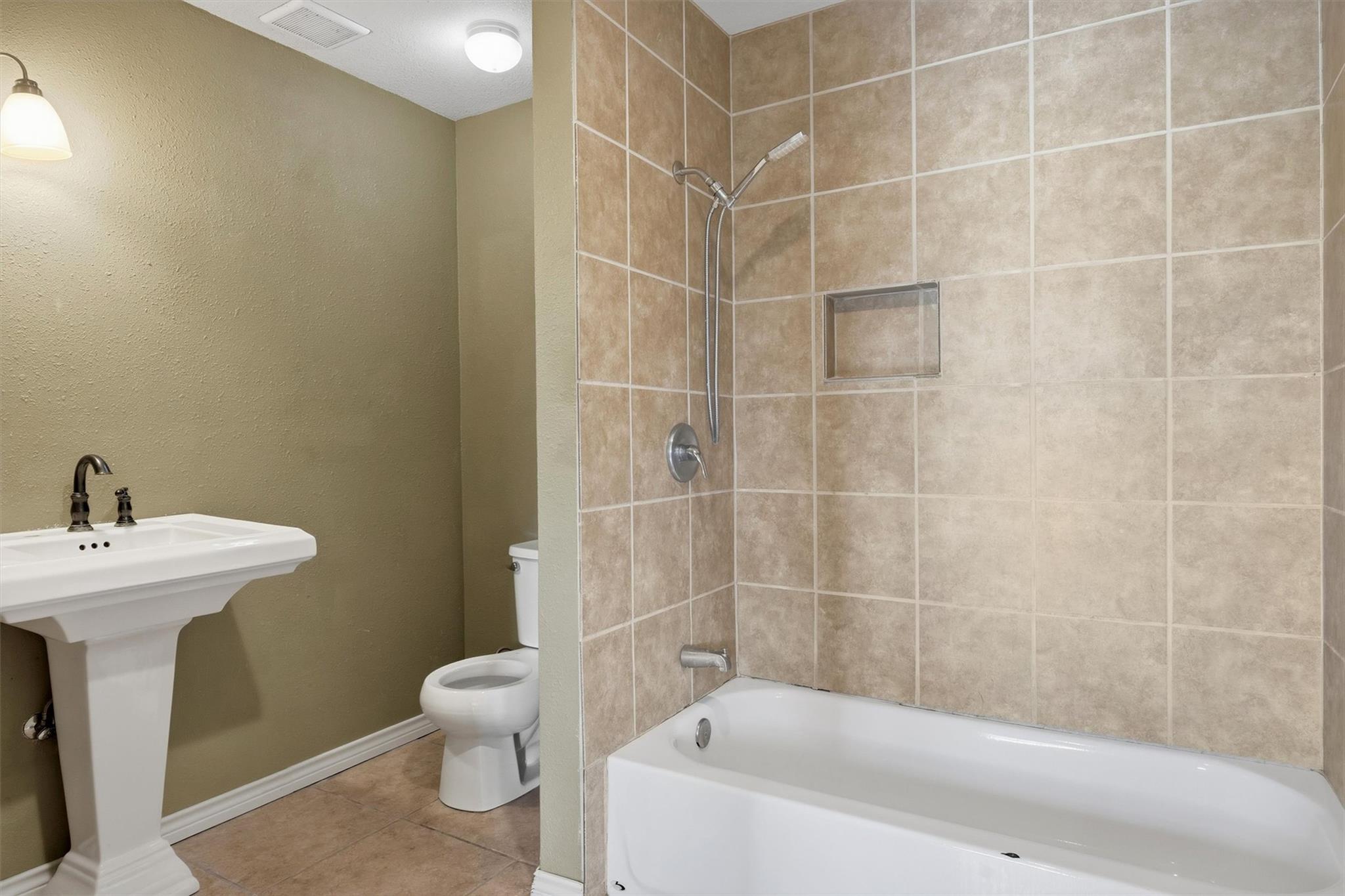 410 N Burnet St Property Photo 24