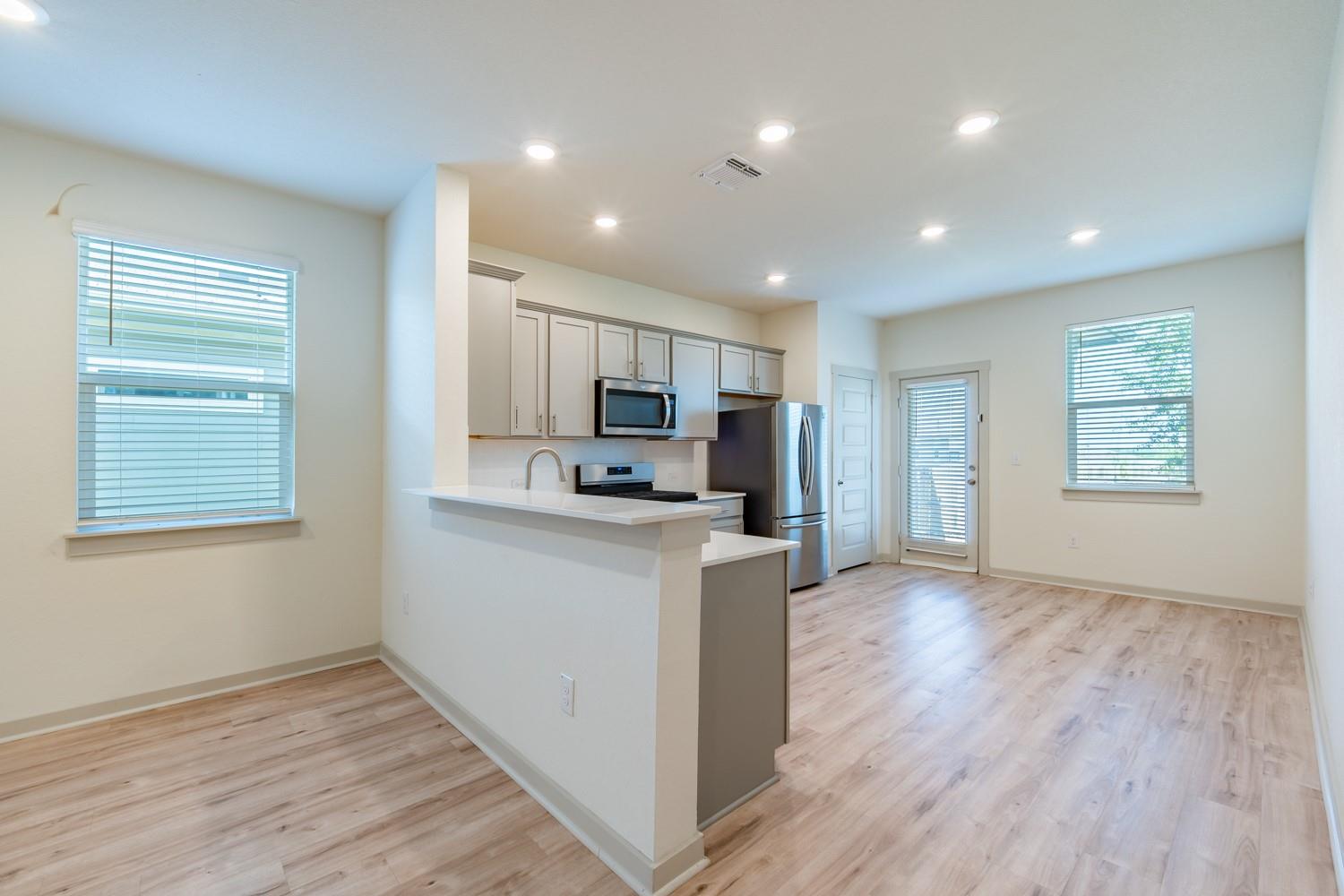 10801 Meris Ln Property Photo 4