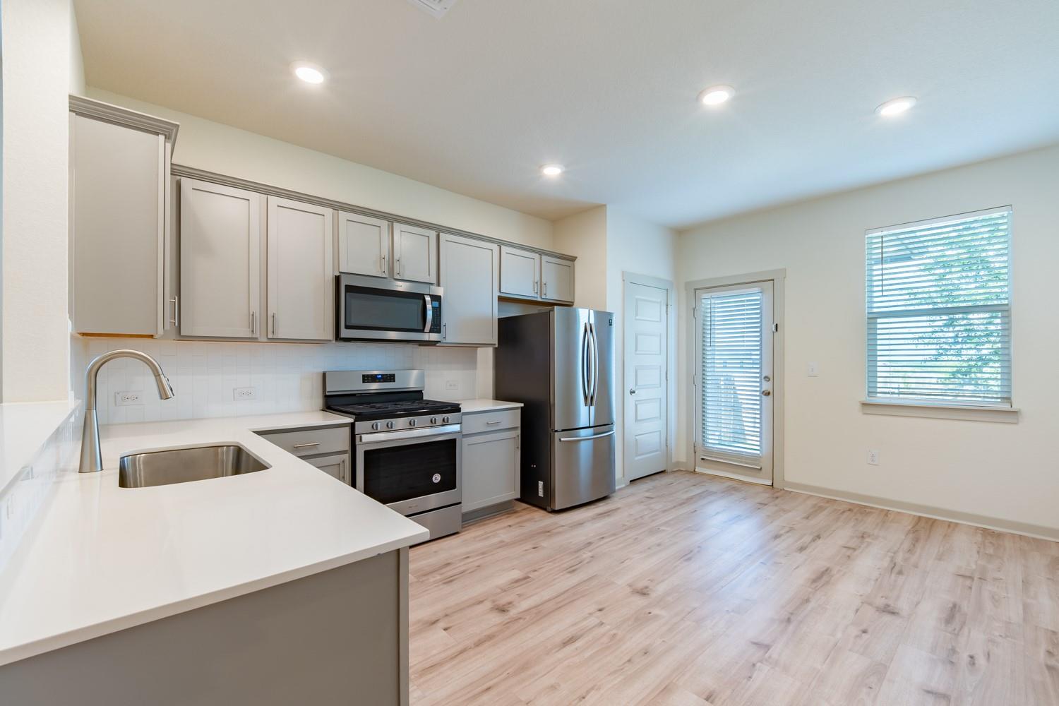 10801 Meris Ln Property Photo 6