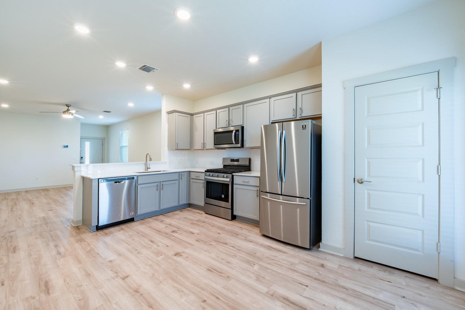 10801 Meris Ln Property Photo 7