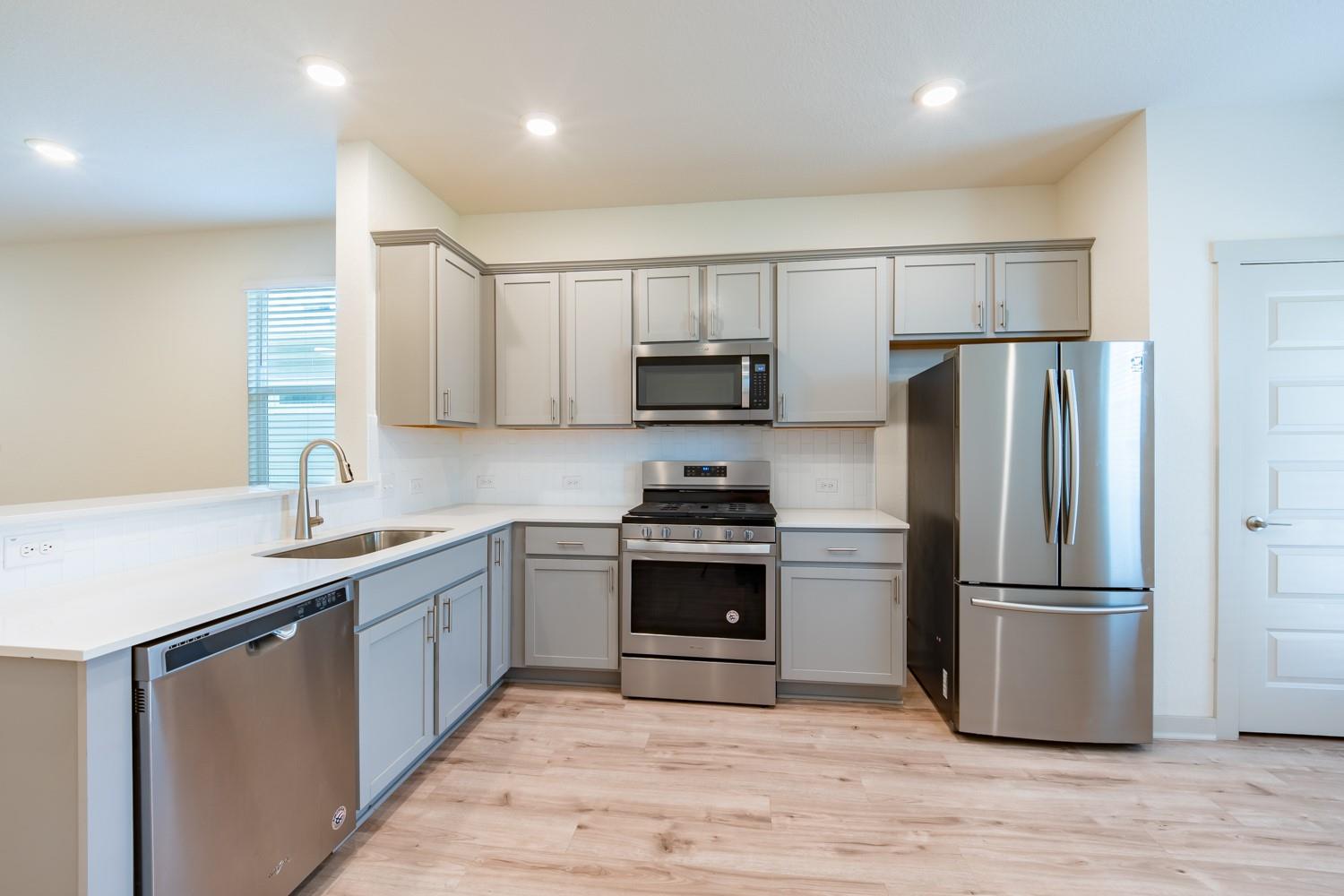 10801 Meris Ln Property Photo 9