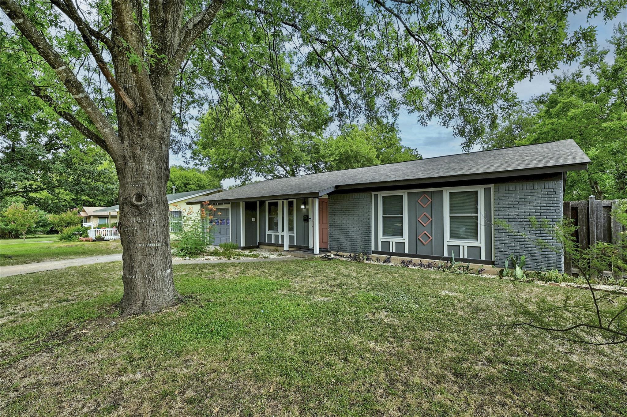 1500 Fairfield Dr Property Photo