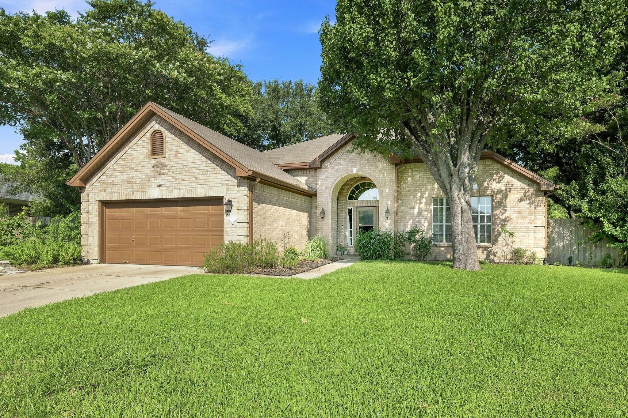 302 N Carriage Hills Dr Property Photo 1