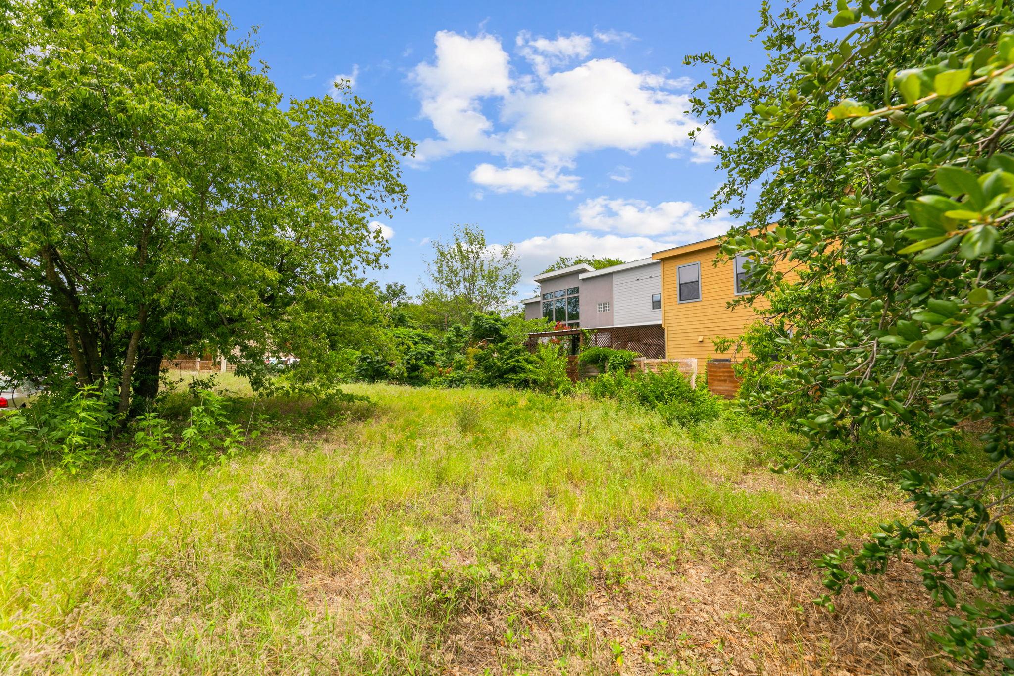 1303 Alamo St Property Photo 4