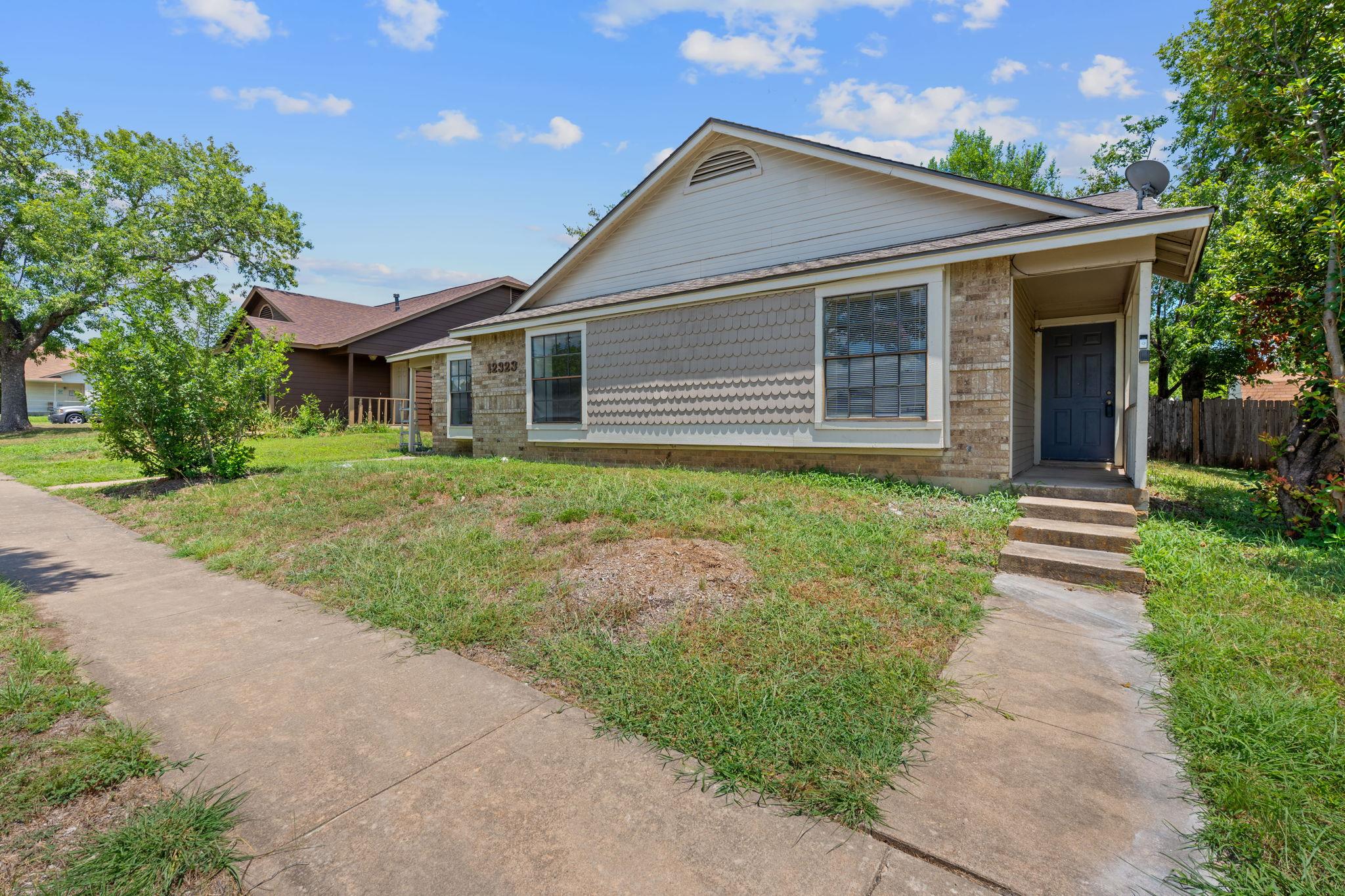 12323 Alderbrook Dr Property Photo 2