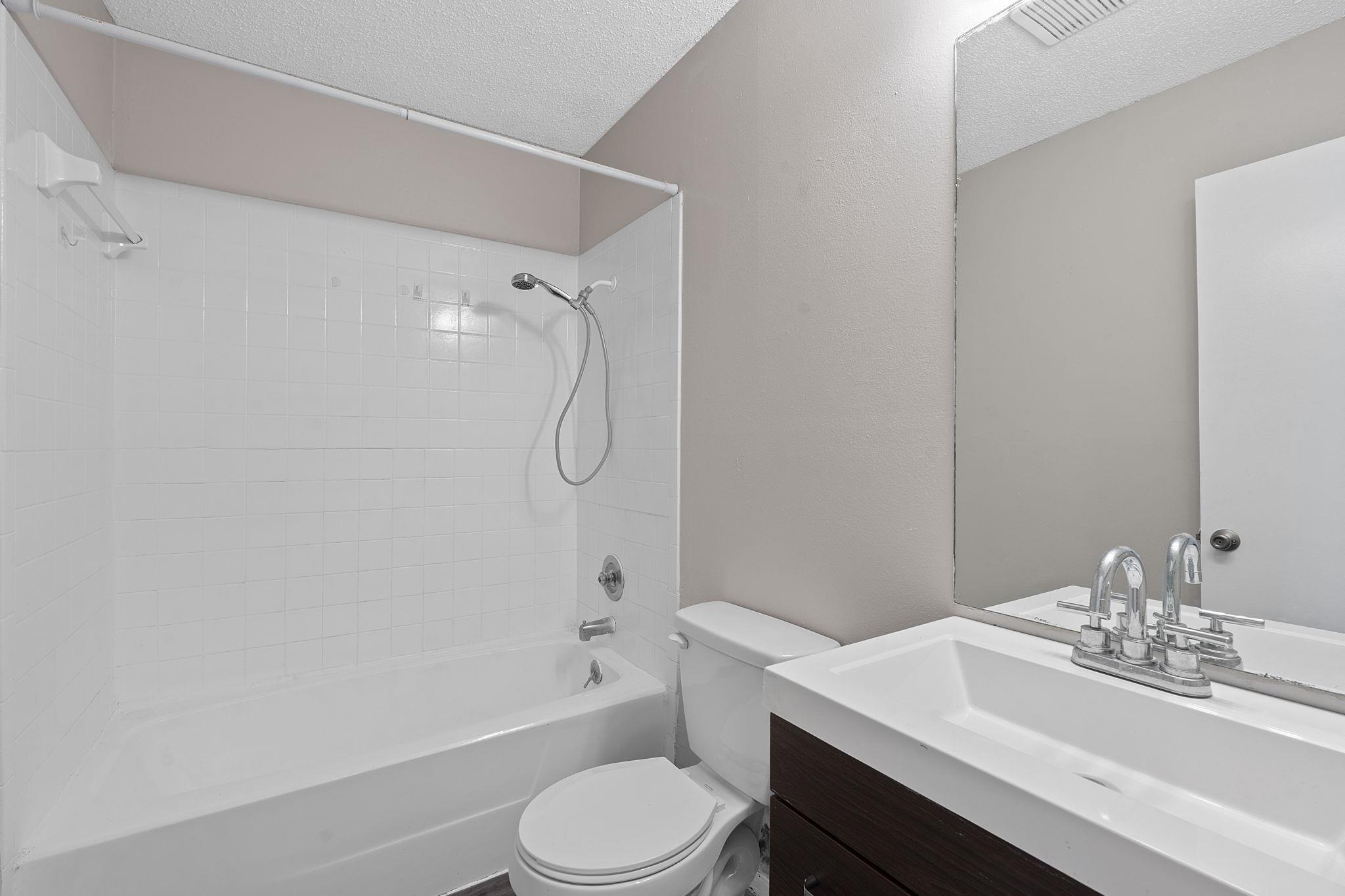 12323 Alderbrook Dr Property Photo 7