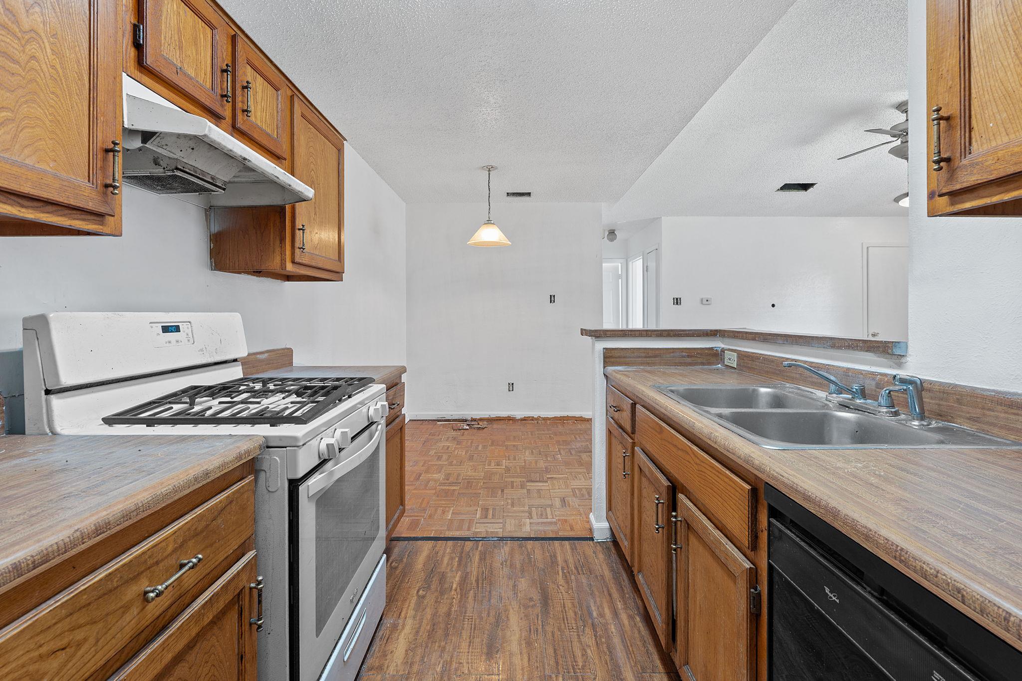 12323 Alderbrook Dr Property Photo 17