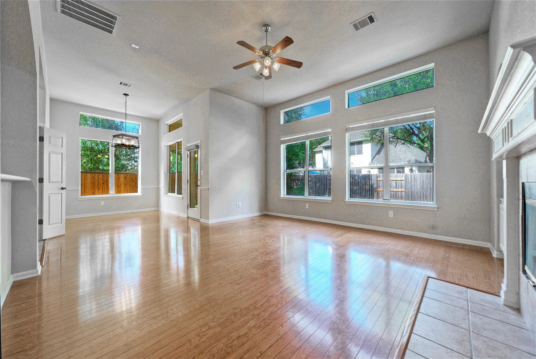 2616 Henley Dr Property Photo 3