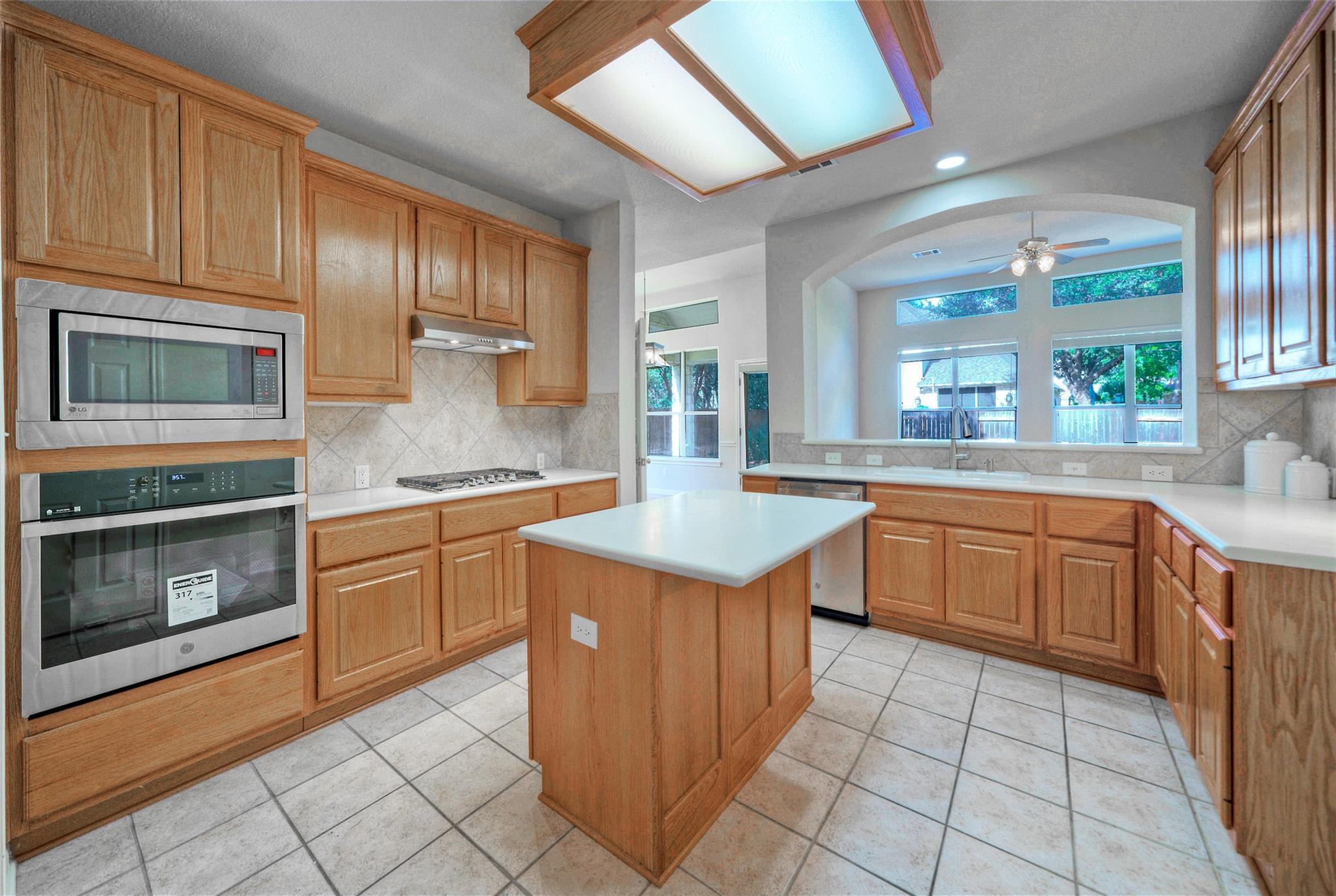 2616 Henley Dr Property Photo 7