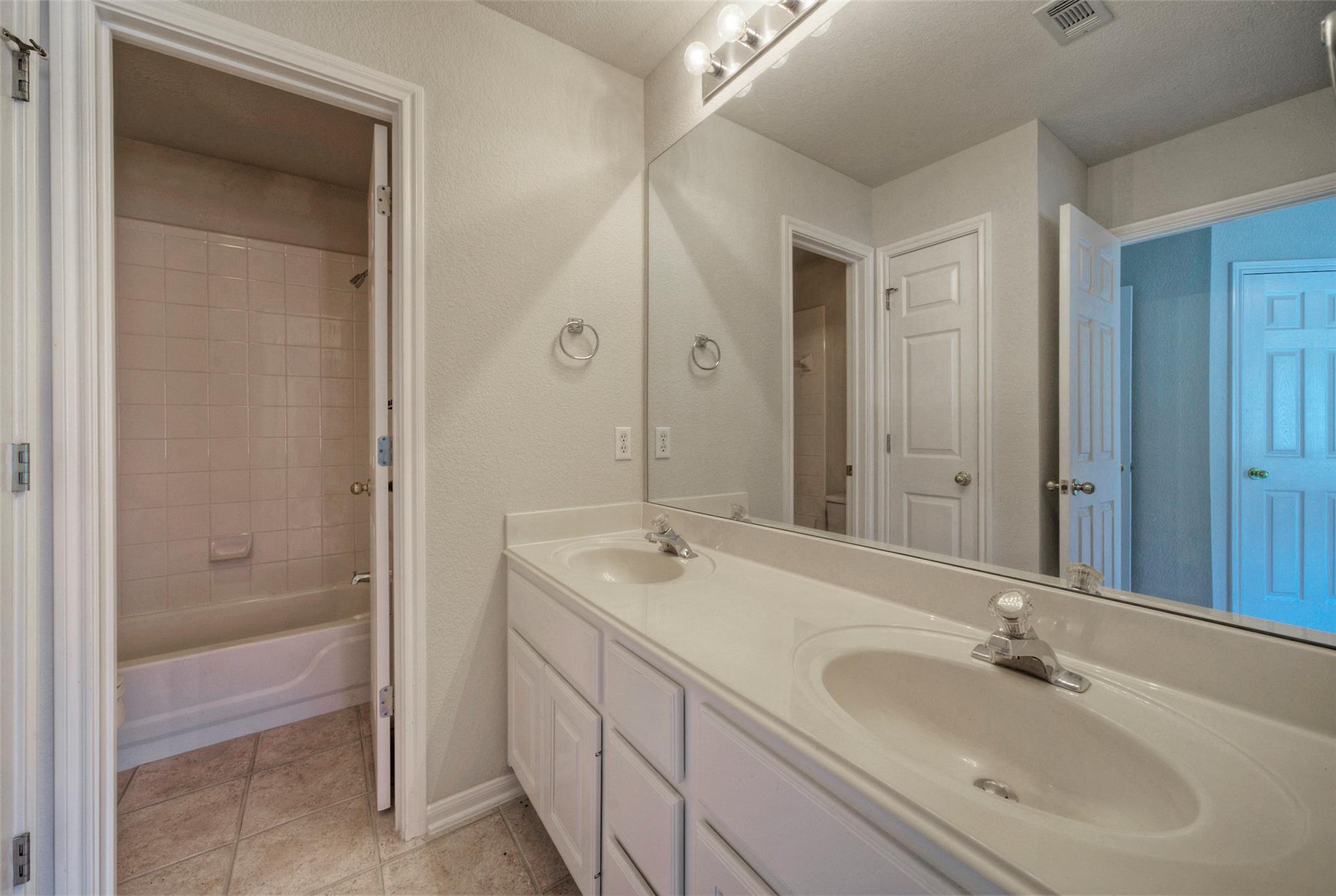2616 Henley Dr Property Photo 32