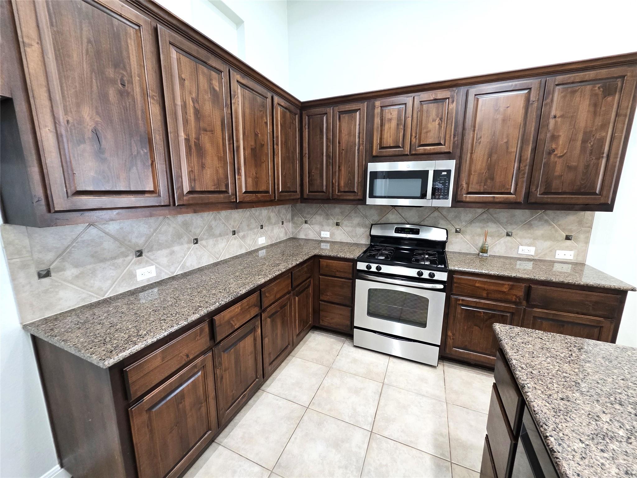 1015 Walsh Hill Trl Property Photo 13