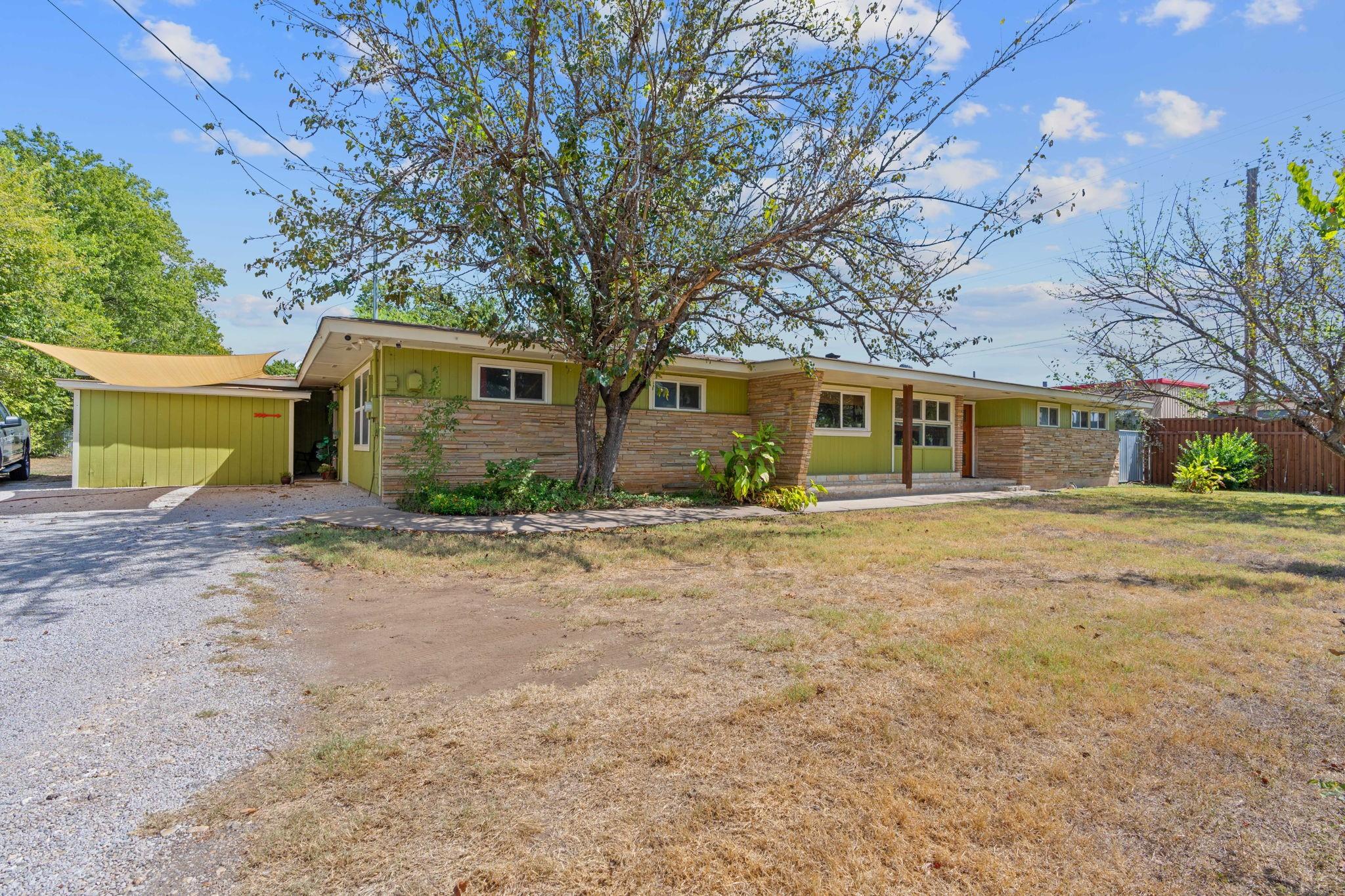 700 & 604 Corral Ln Property Photo 5