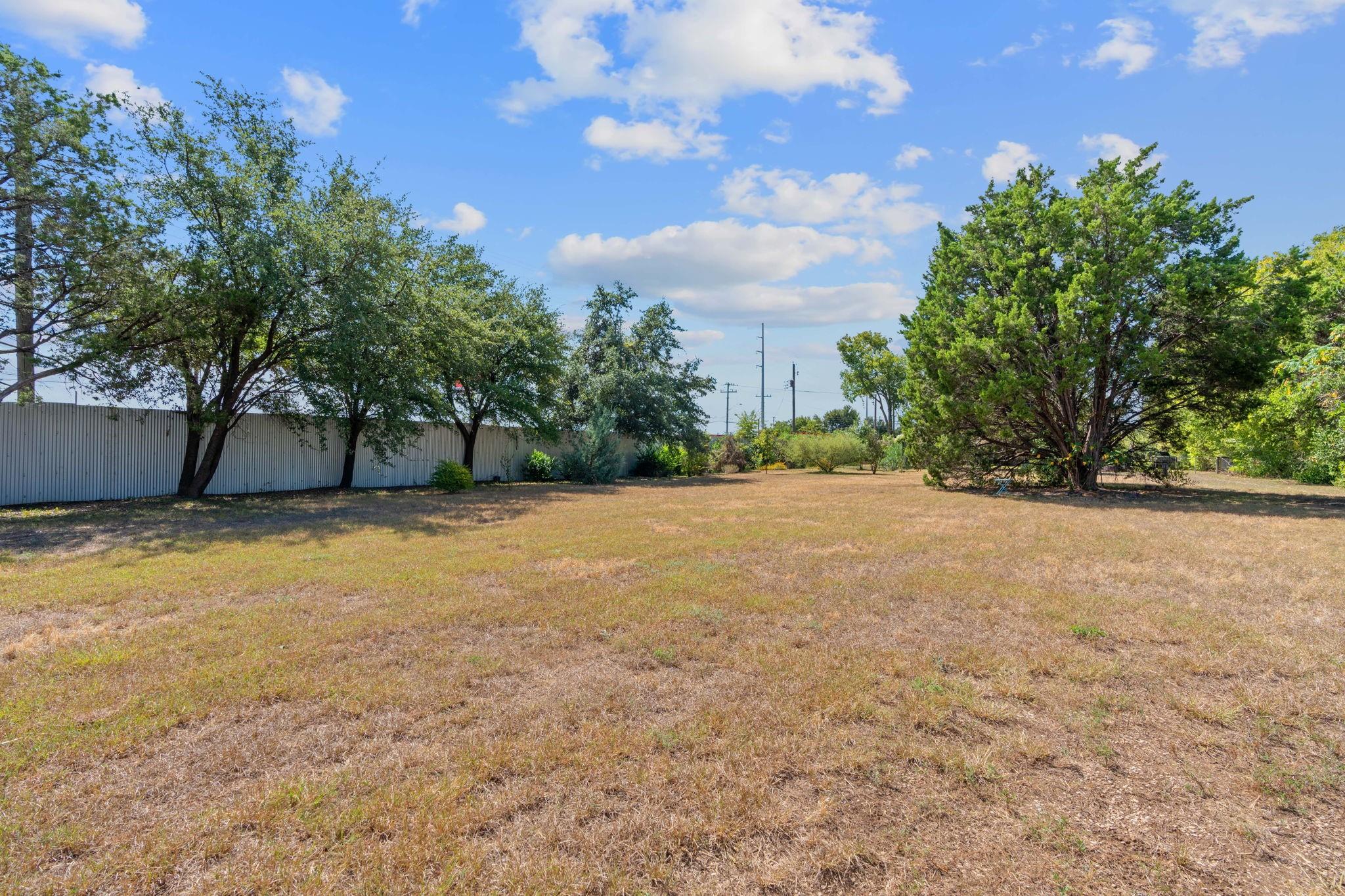 700 & 604 Corral Ln Property Photo 7